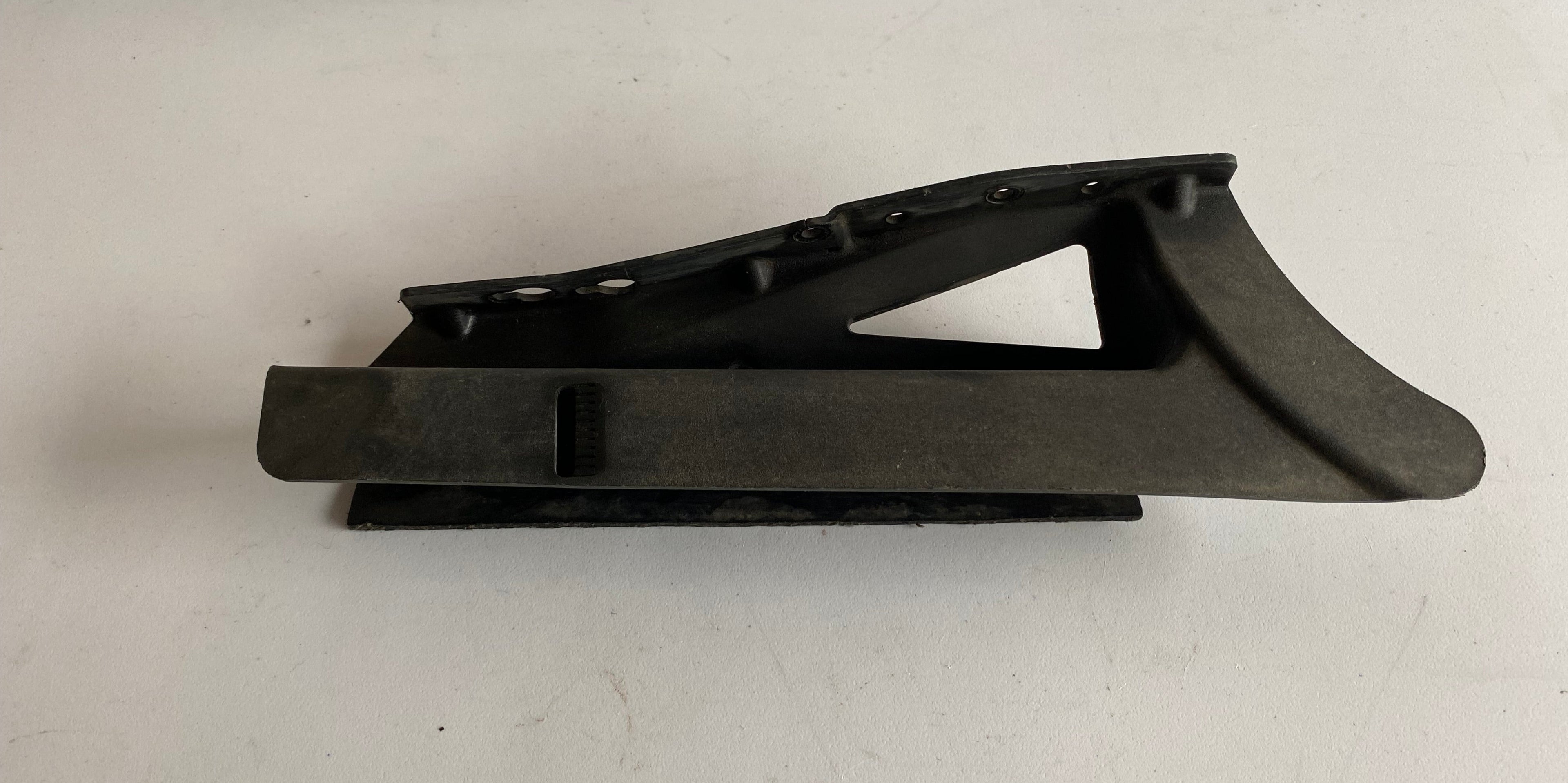 Pare courroie inférieur Touring Harley Davidson REF OEM : 60397-85B