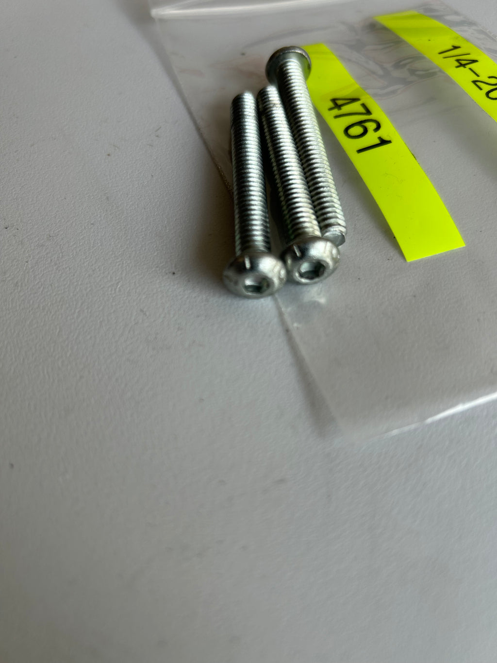 Jeu de 3 vis filtre à air 1/4-20 x 2 Harley Davidson REF OEM 4761