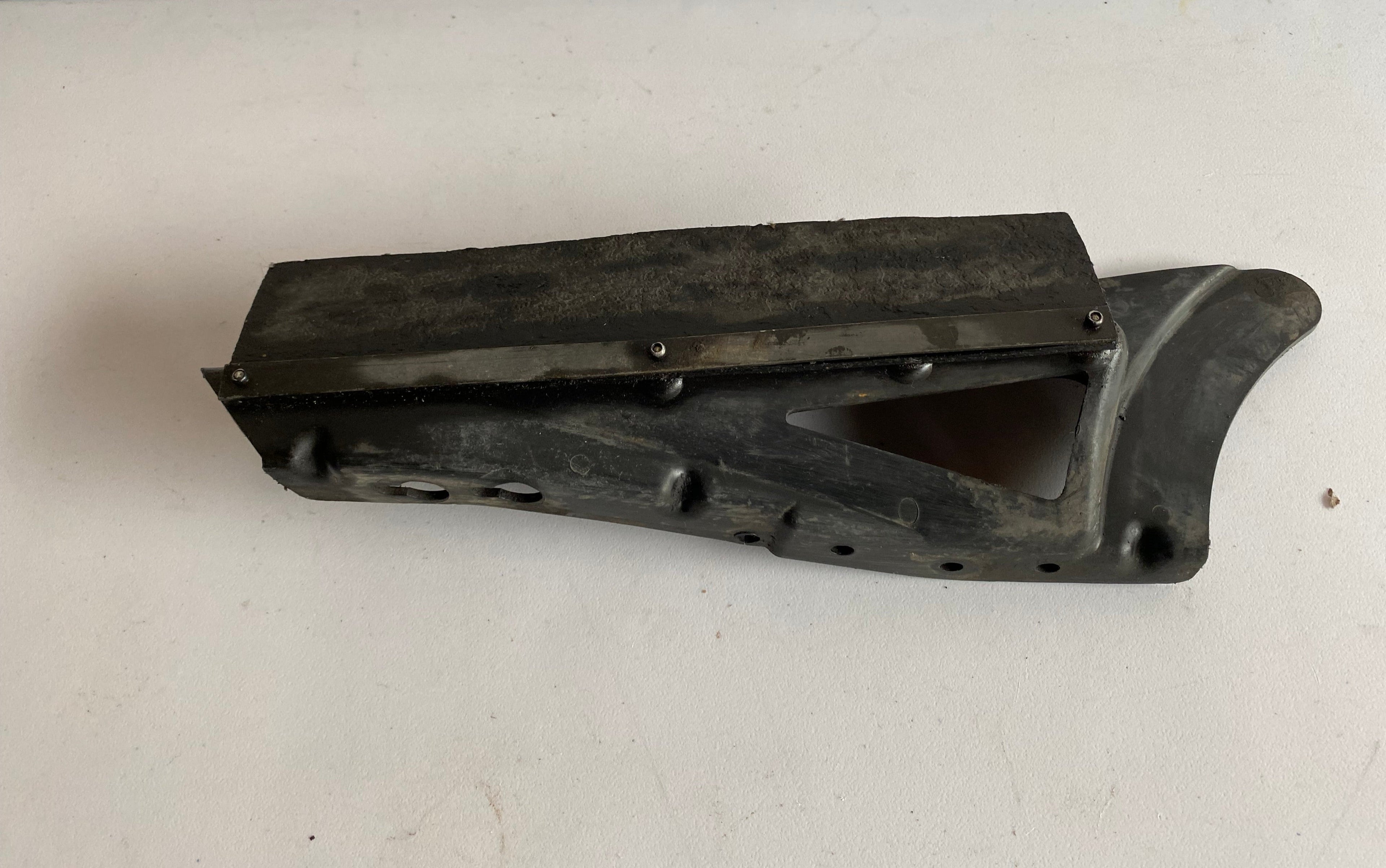 Pare courroie inférieur Touring Harley Davidson REF OEM : 60397-85B