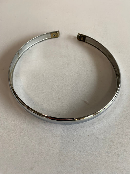Demi cerclage de phare 5 3/4 pouces Harley Davidson REF OEM : 67744-75
