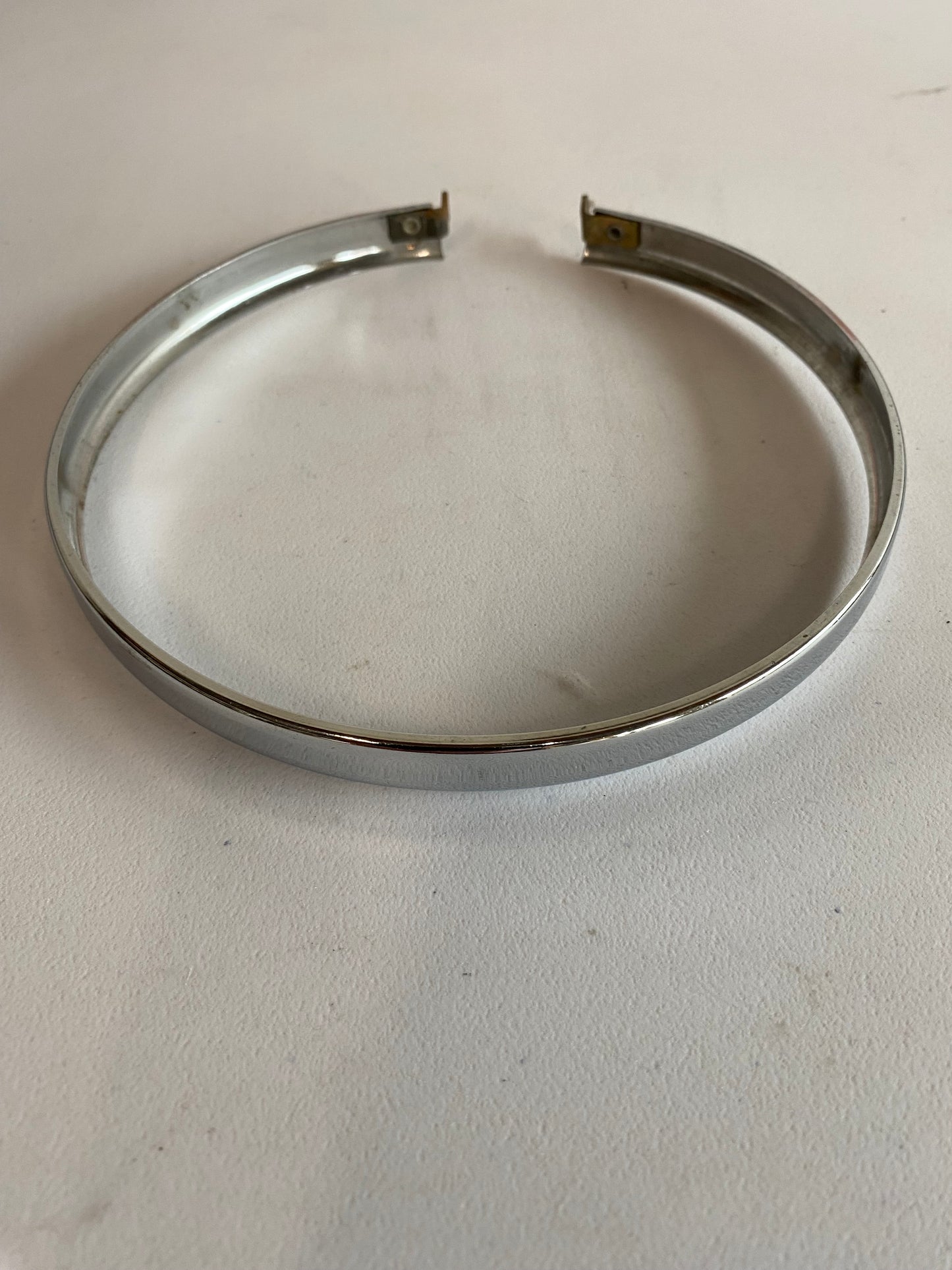 Demi cerclage de phare 5 3/4 pouces Harley Davidson REF OEM : 67744-75