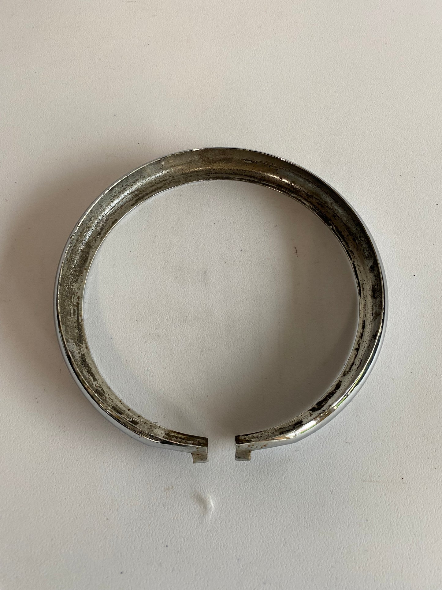 Cerclage de phare 5 3/4 pouces Harley Davidson REF OEM : 67790-93A