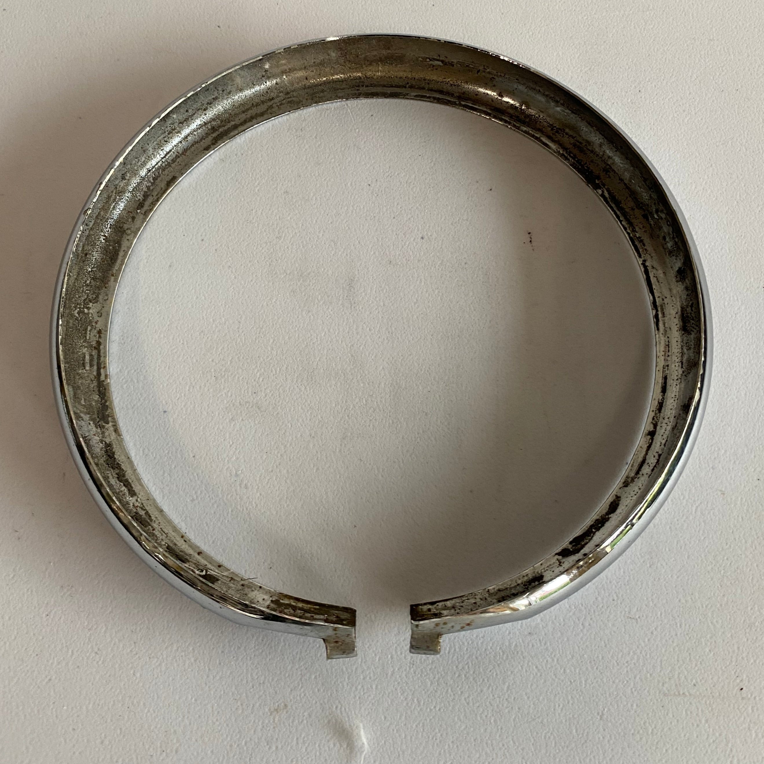 Harley Davidson 5 3/4 Zoll Scheinwerferblende OEM-Referenz: 67790-93A