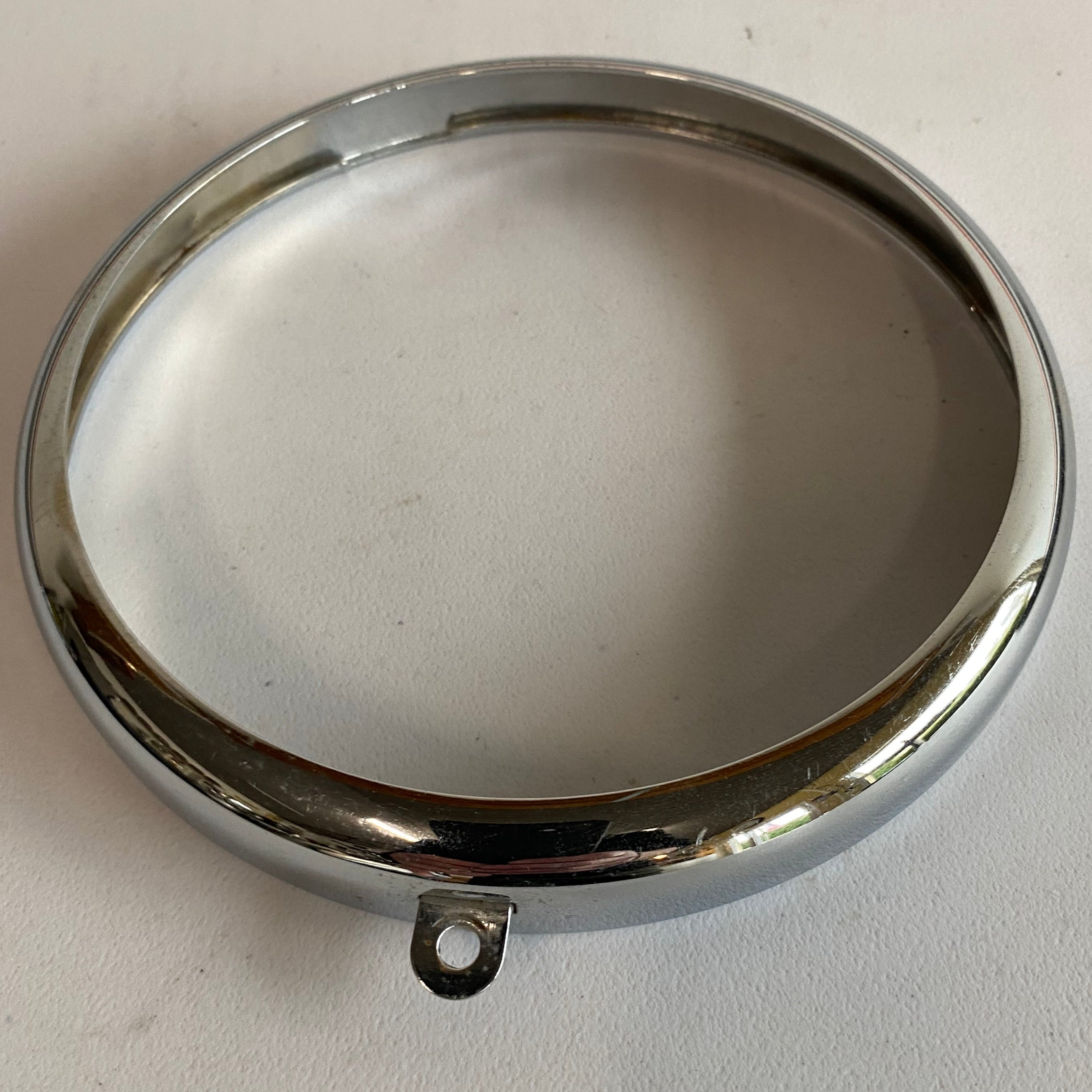 Harley Davidson 5 3/4 Zoll Scheinwerferblende OEM-Referenz: 67894-93A