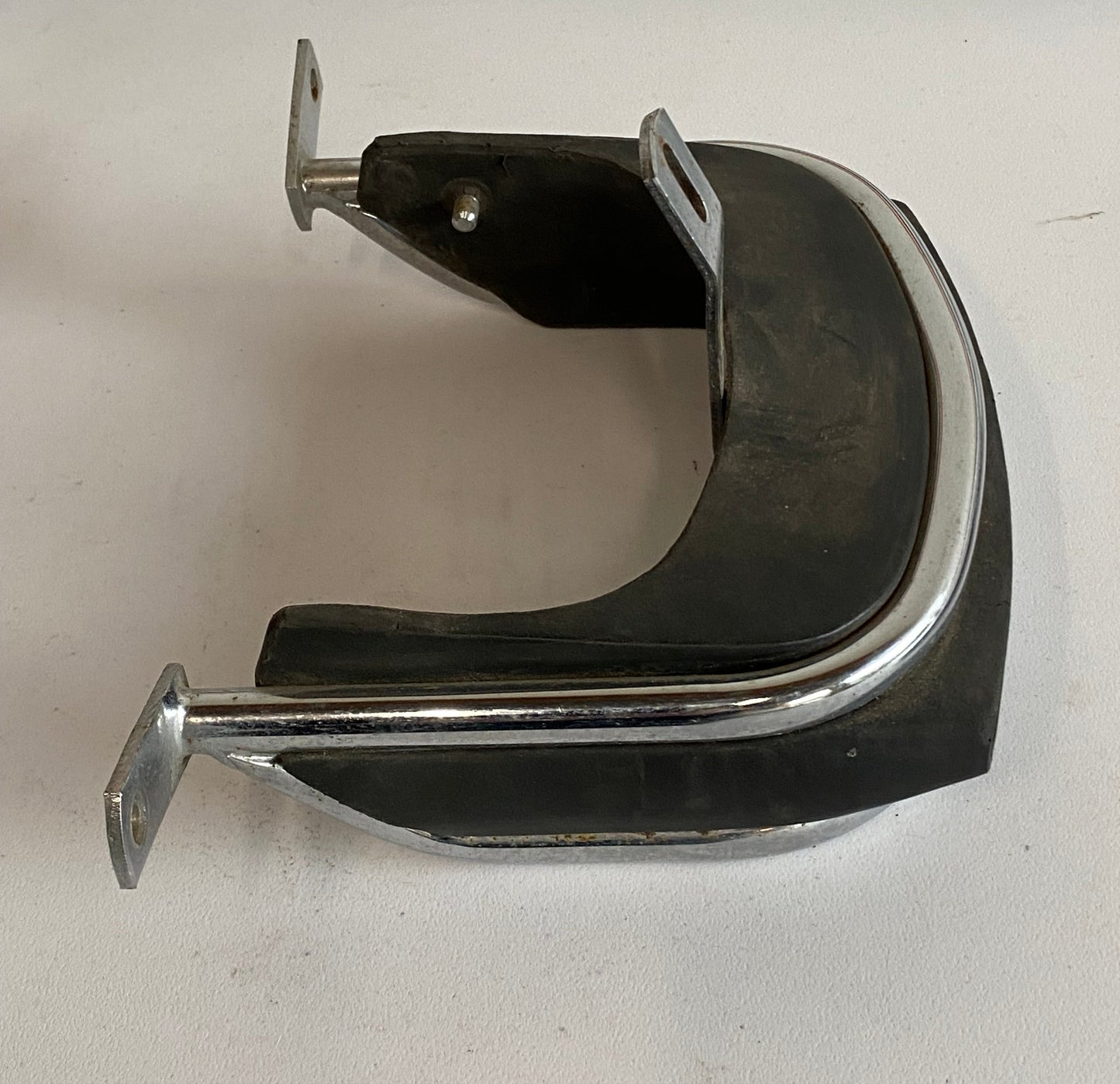 Bumper arrière Harley Davidson REF OEM : 91023-79A / 91123-09