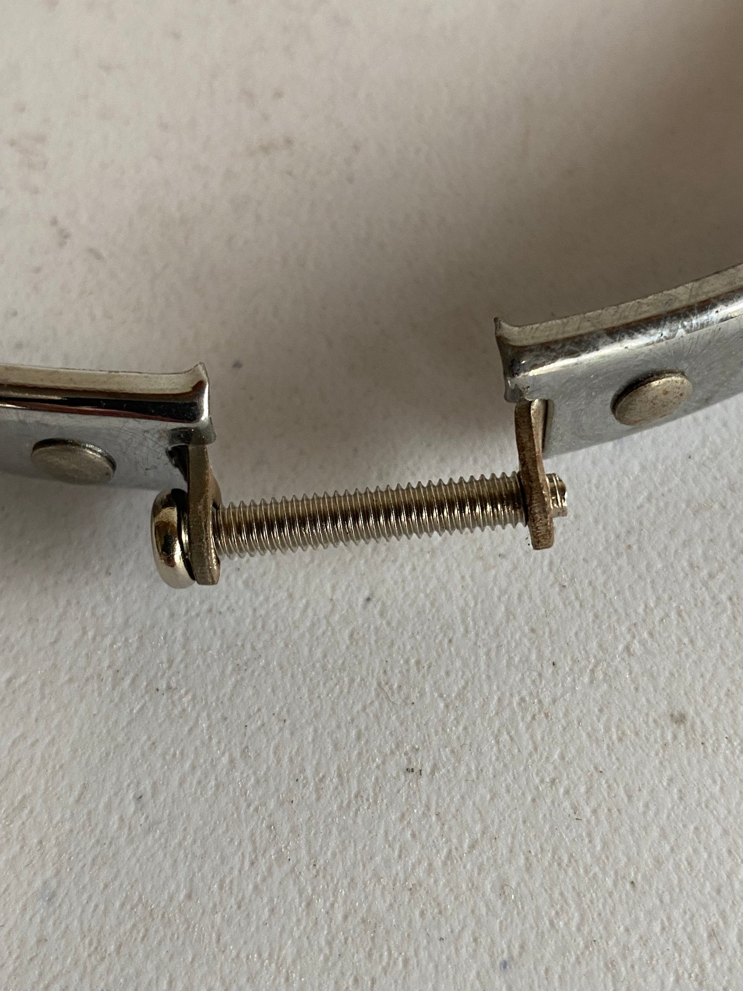 Demi cerclage de phare 5 3/4 pouces Harley Davidson REF OEM : 67744-75