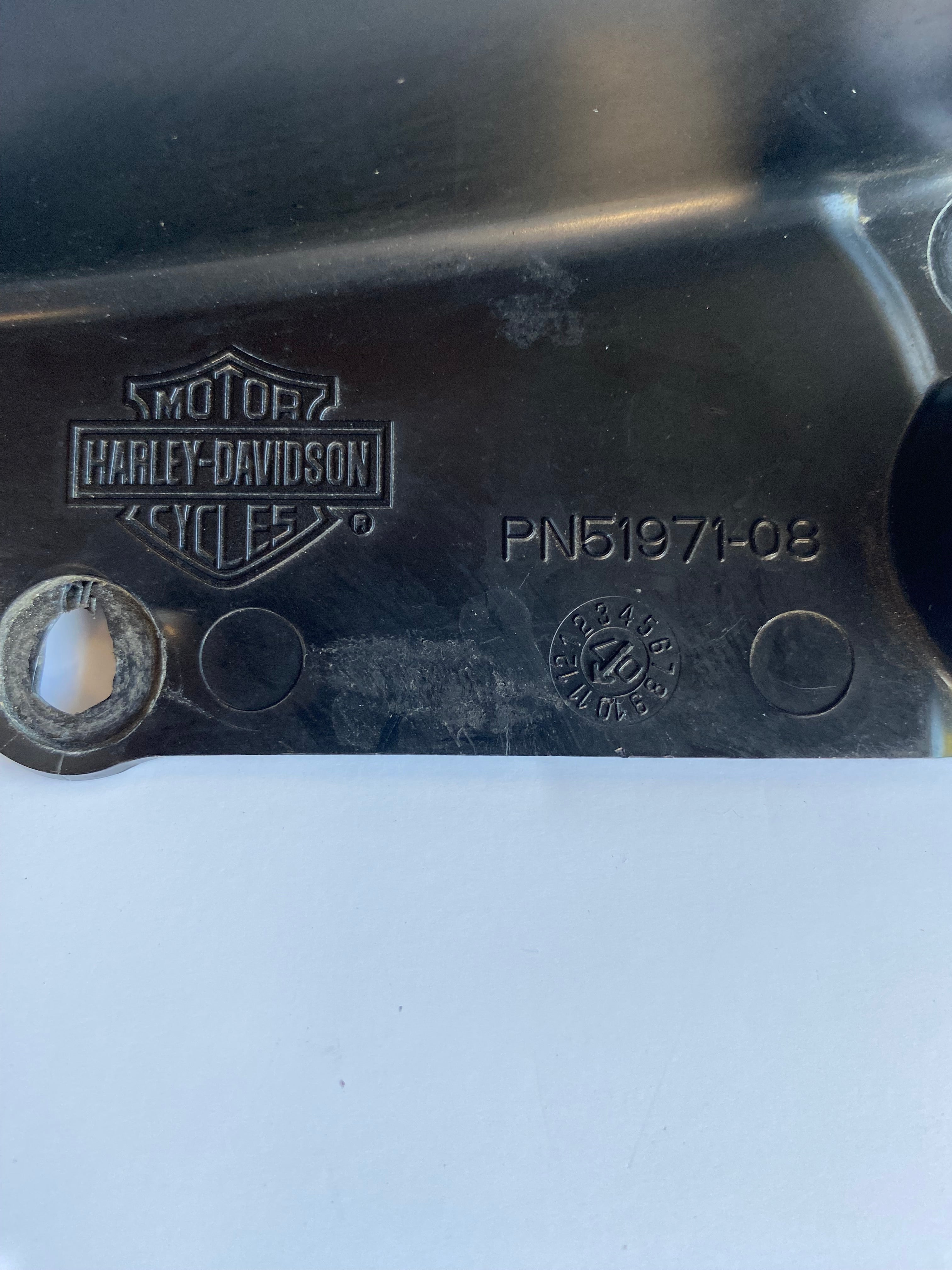 Cache sous la selle Softail Rocker C Harley Davidson REF OEM 51971-08