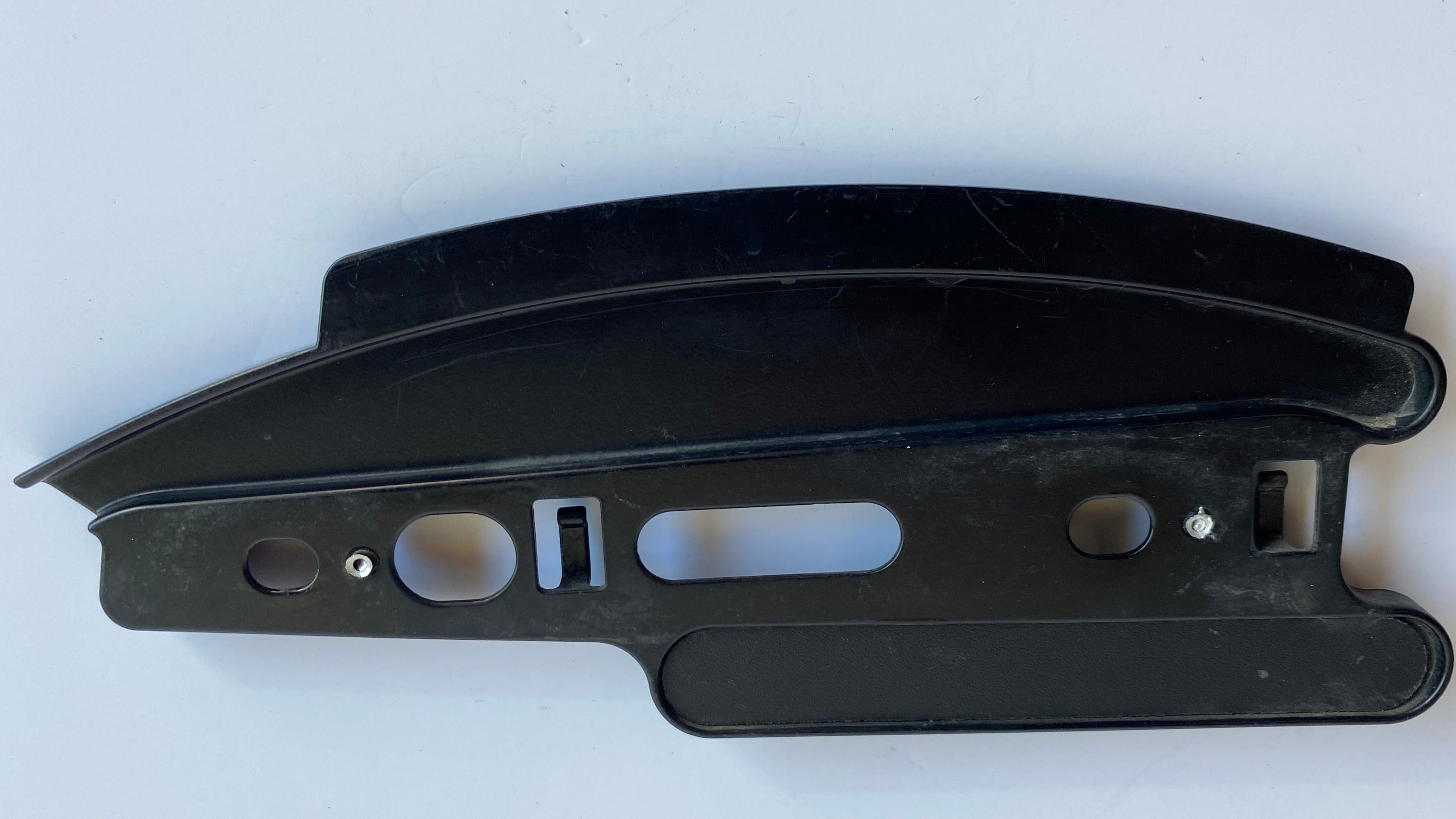 Support droit de garde boue arrière Sportster Harley Davidson REF OEM 68704-07