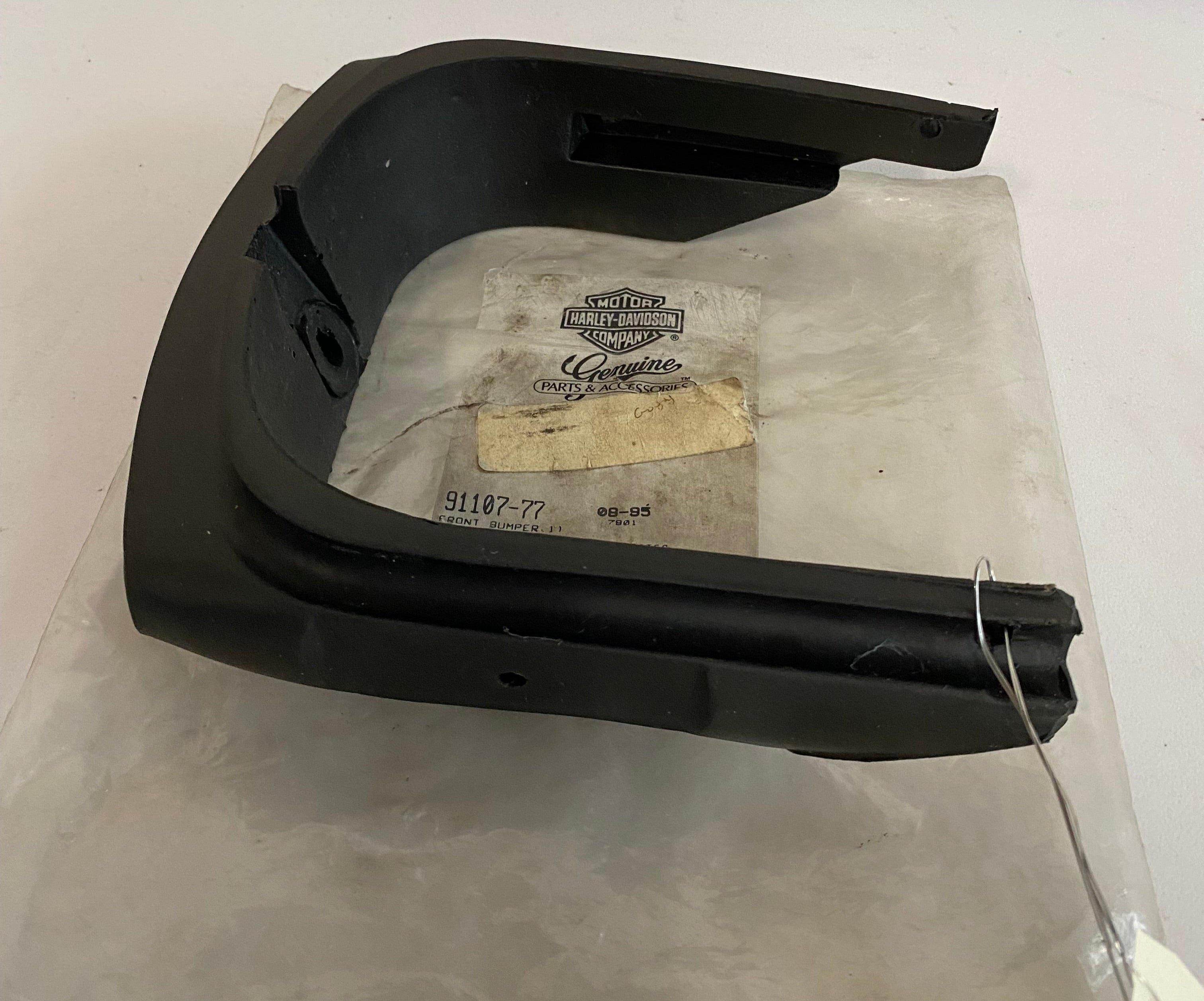 Bumper avant Touring Harley Davidson REF OEM : 91107-77