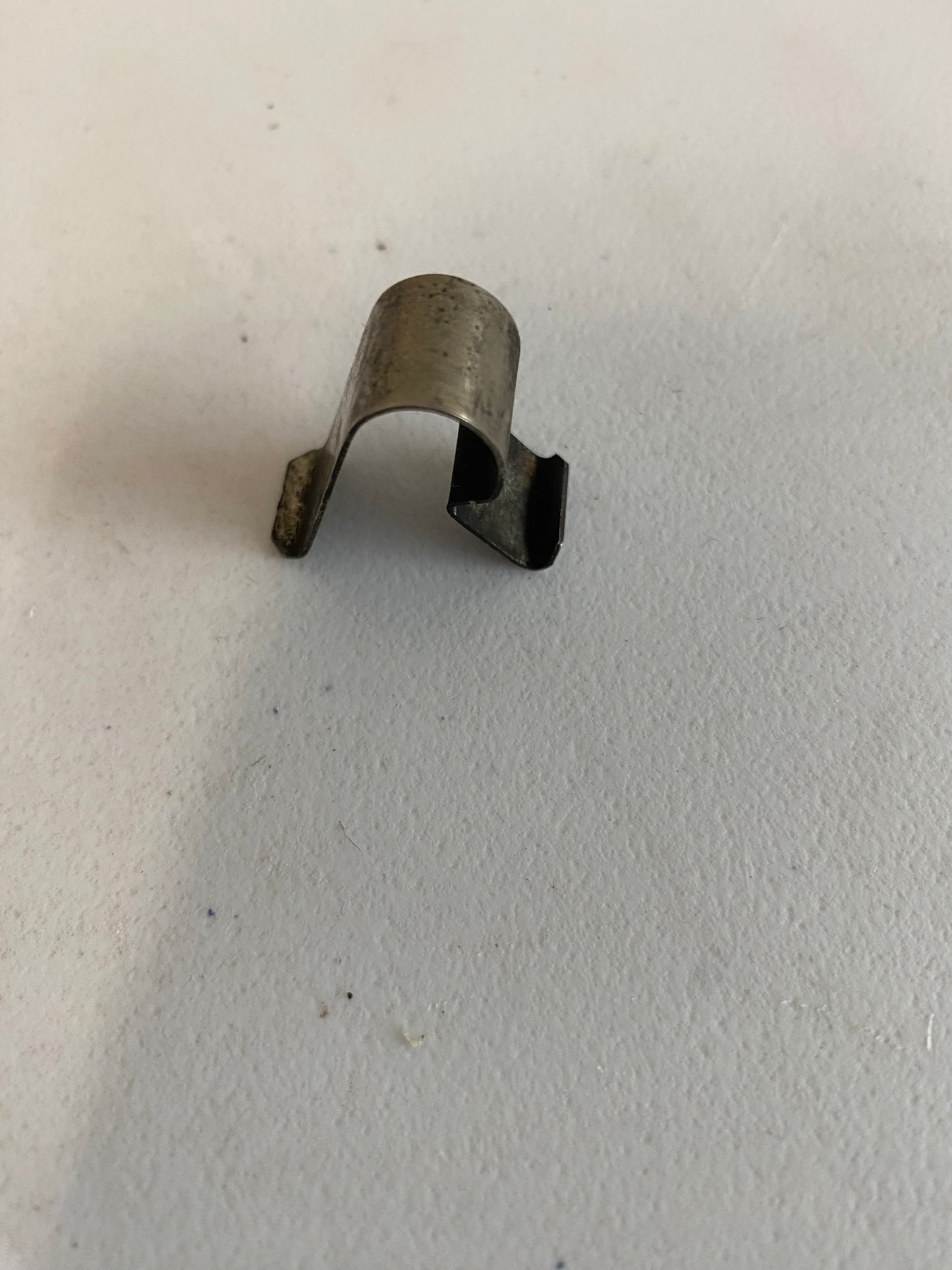 Attache pour étrier de frein avant Harley Davidson REF OEM : 44061-83