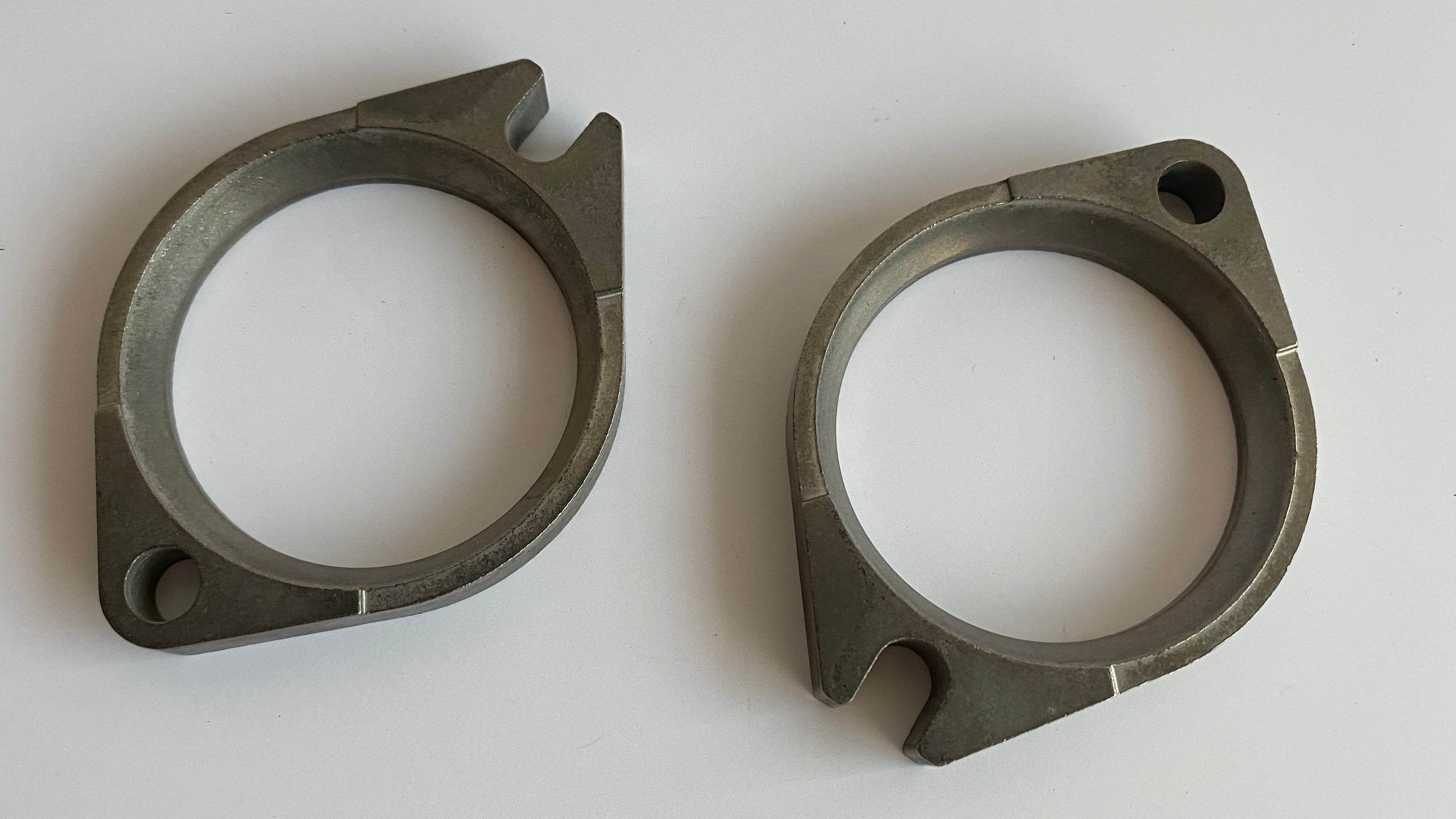 Jeu de 2 brides d'admission Harley Davidson REF OEM 26993-06