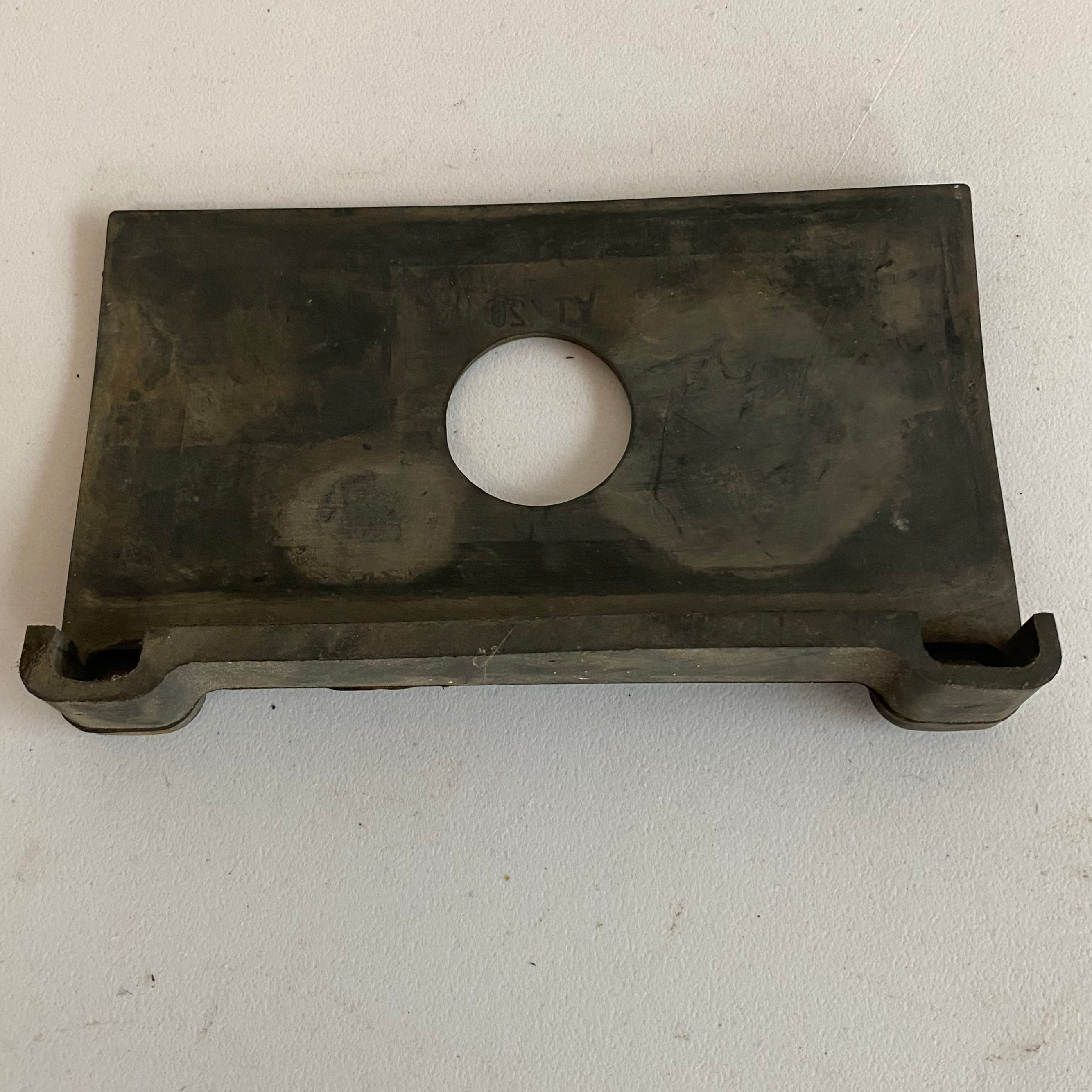 Tapis caoutchouc batterie Sportster Harley Davidson REF OEM : 66214-97