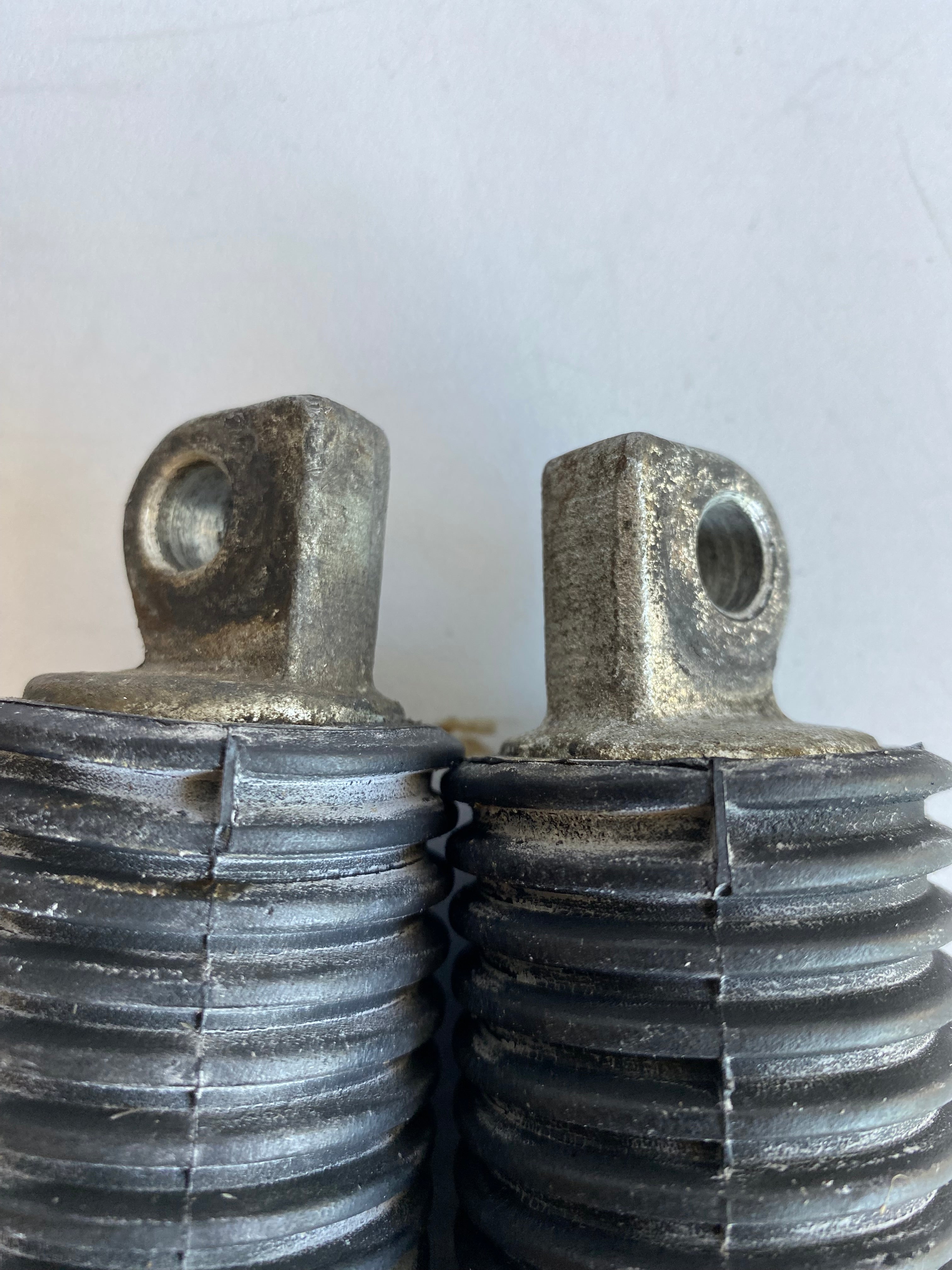 Jeu de cales pieds Harley Davidson REF OEM 50643-82 & 50647-82