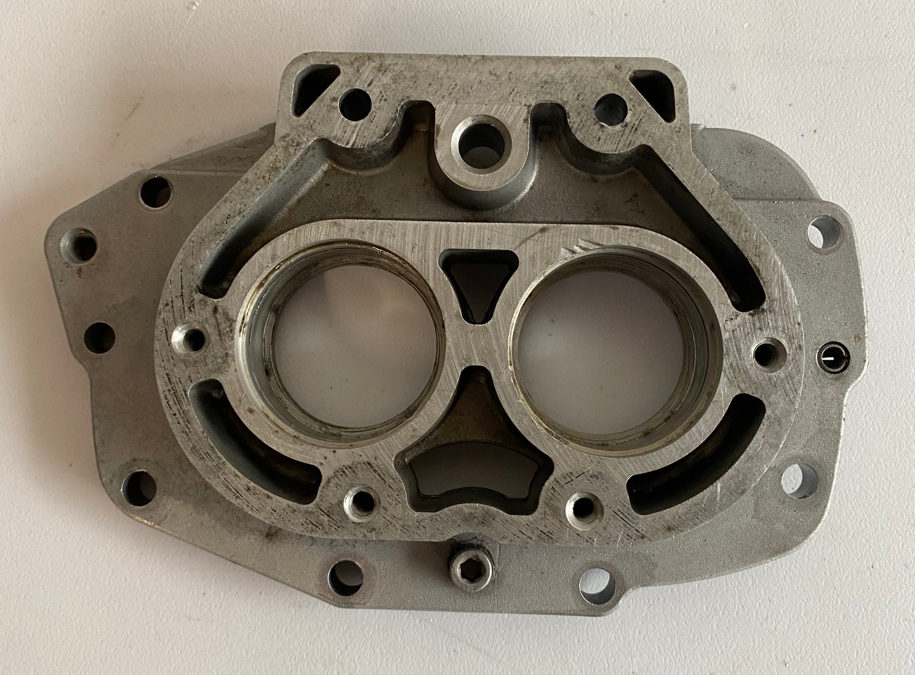 Platine de roulements boite à vitesses Softail Harley Davidson REF OEM : 35077-87