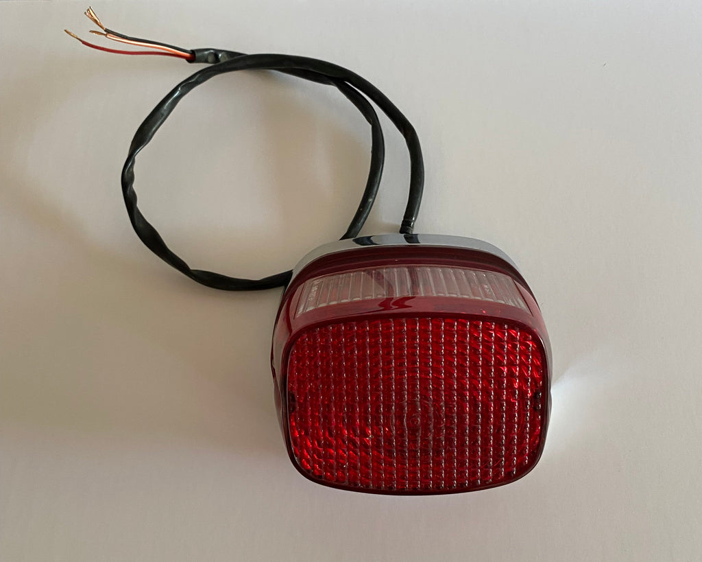Feu arrière complet Harley Davidson REF OEM : 68049-93B