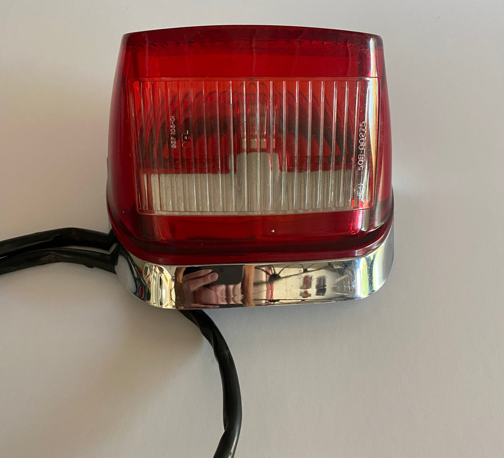 Feu arrière complet Harley Davidson REF OEM : 68049-93B