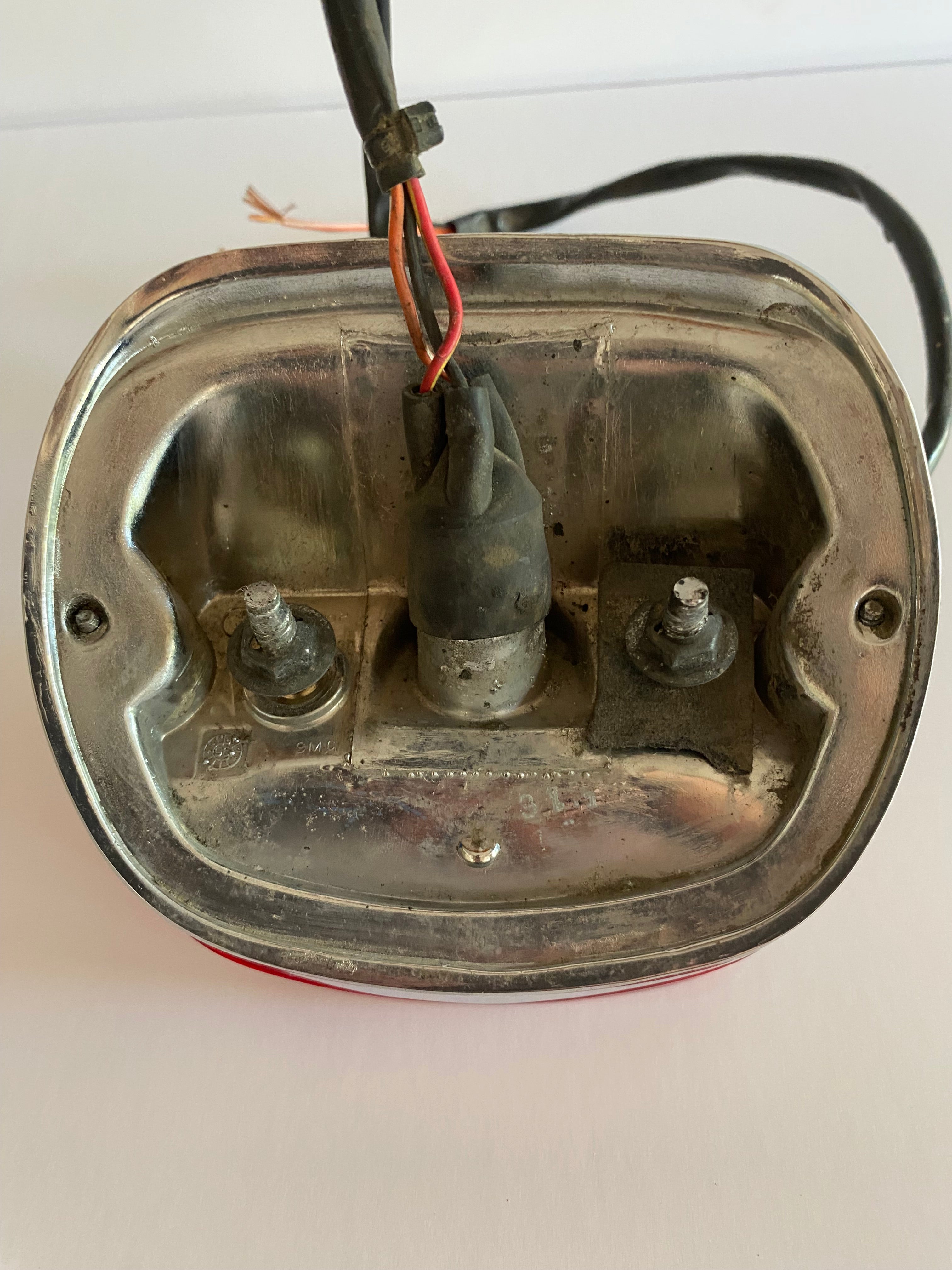 Feu arrière complet Harley Davidson REF OEM : 68049-93B