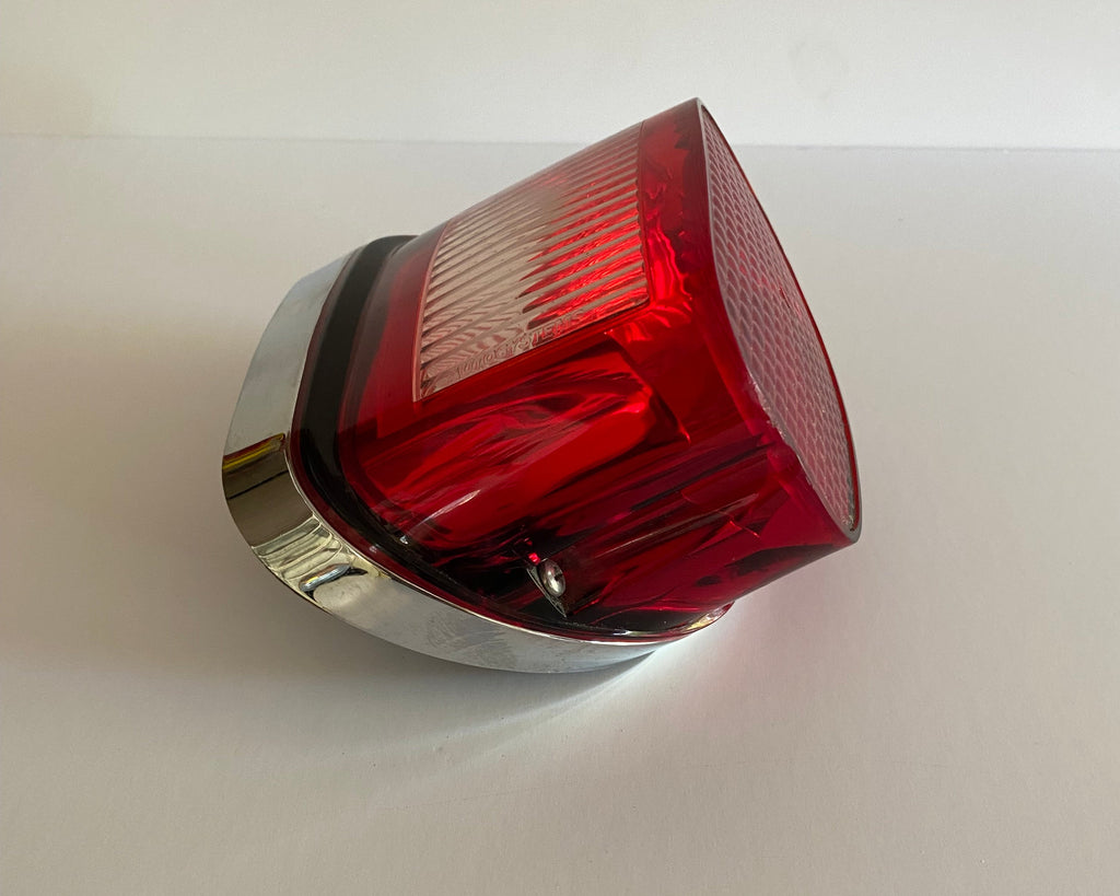 Feu arrière complet Harley Davidson REF OEM : 68141-04 & 68066-99A