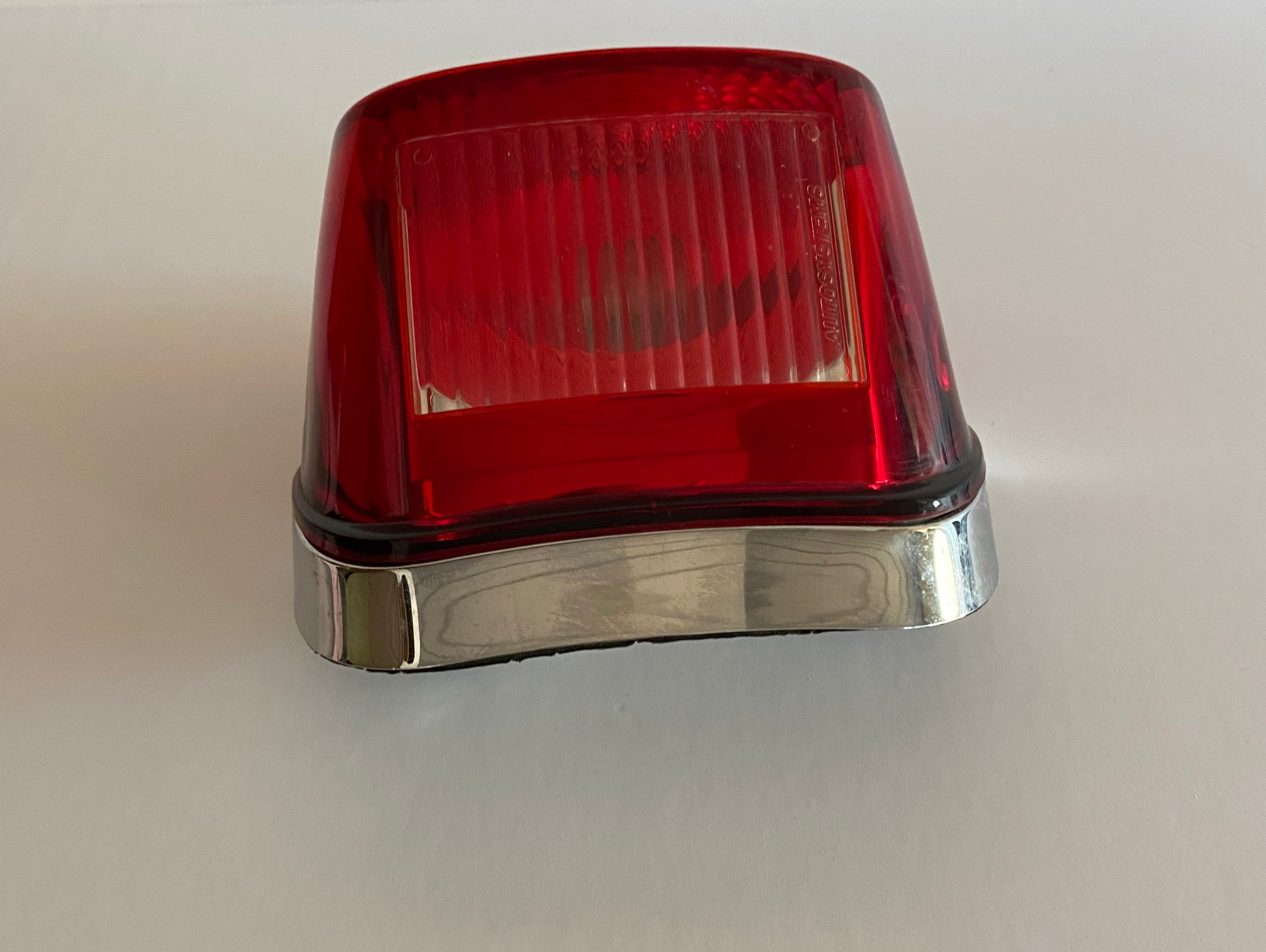 Feu arrière complet Harley Davidson REF OEM : 68141-04 & 68066-99A