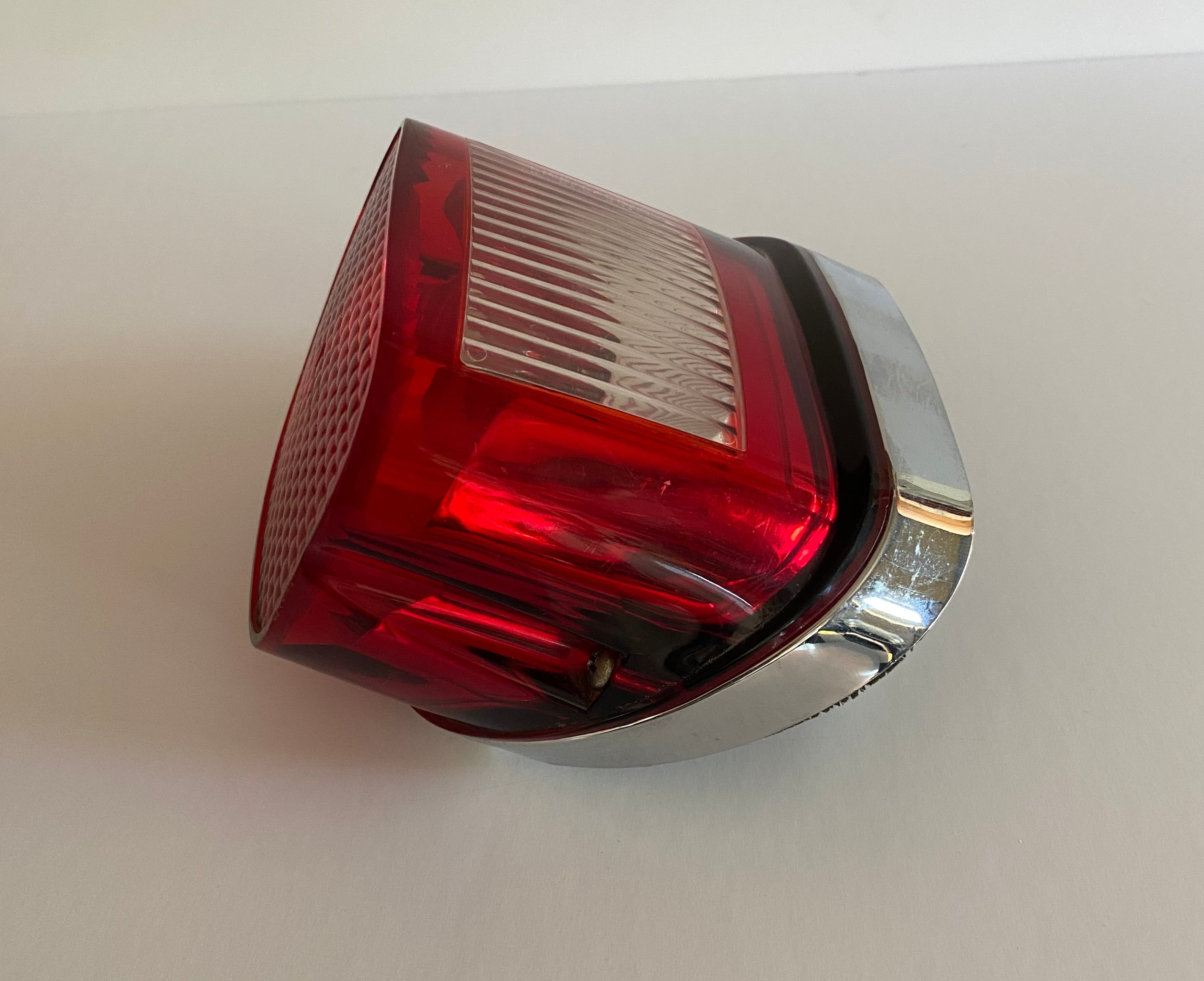 Feu arrière complet Harley Davidson REF OEM : 68141-04 & 68066-99A