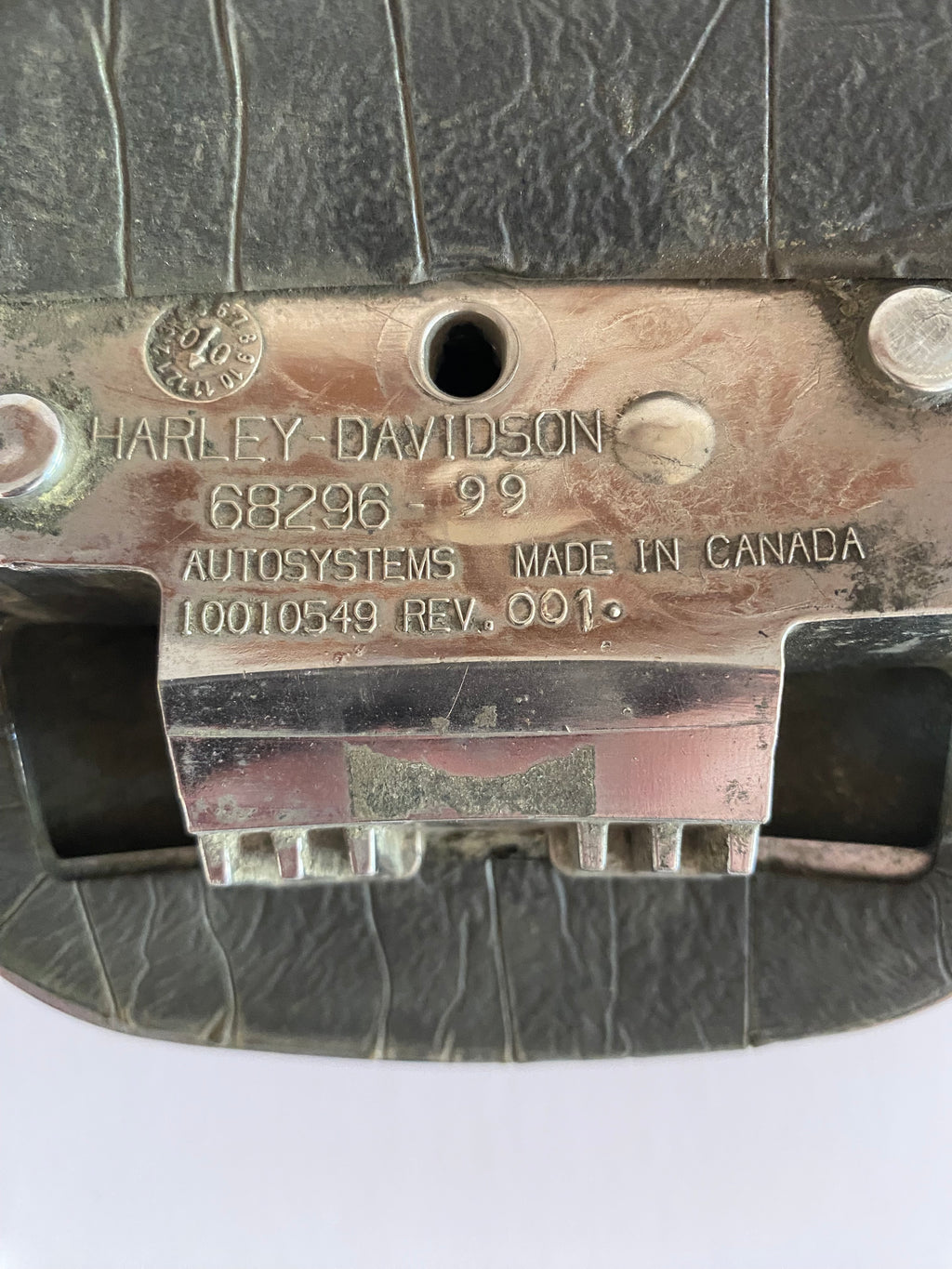 Feu arrière complet Harley Davidson REF OEM : 68141-04 & 68066-99A