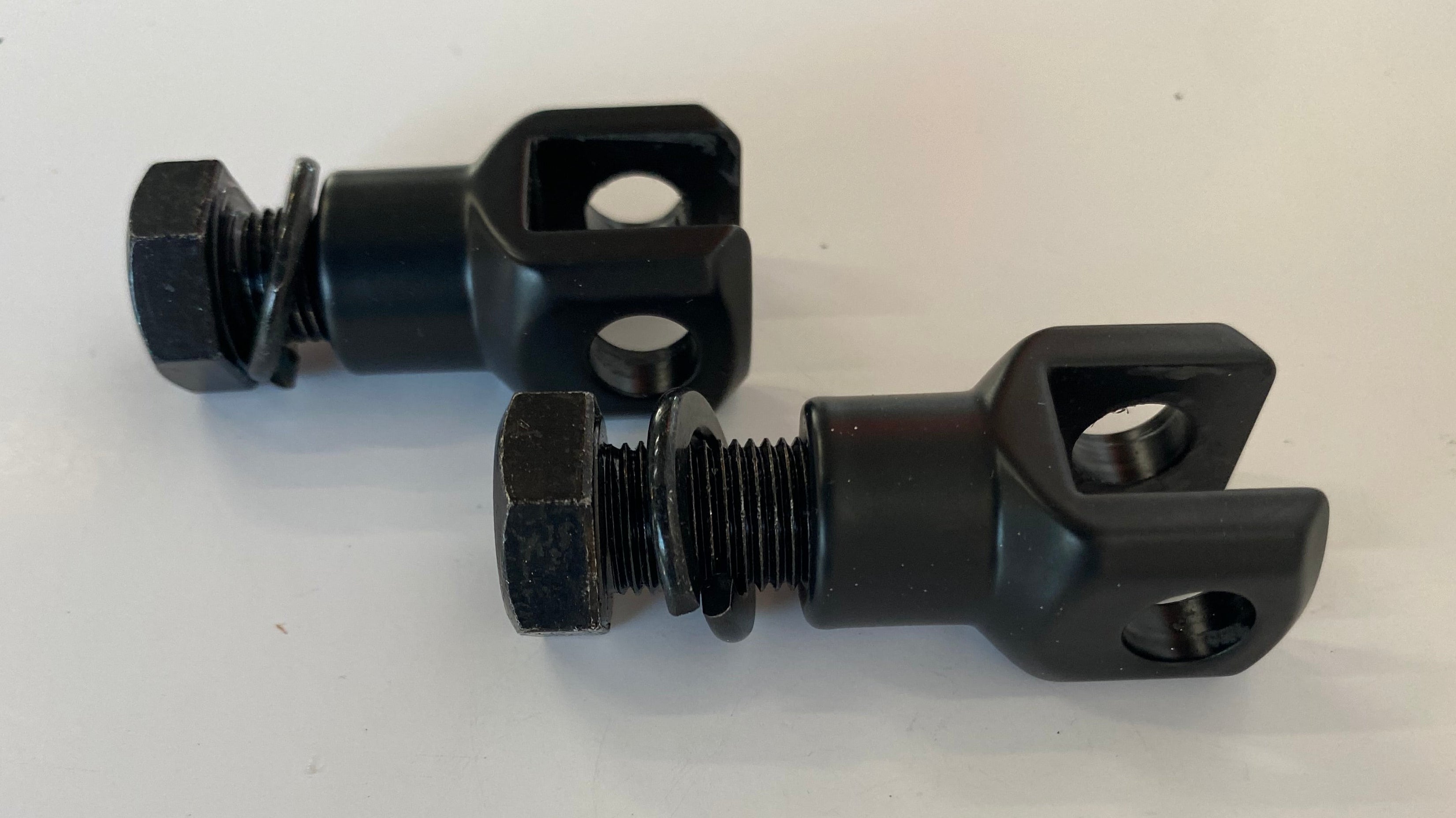 Jeu de 2 supports noirs cales pieds Harley Davidson REF MCS 900031