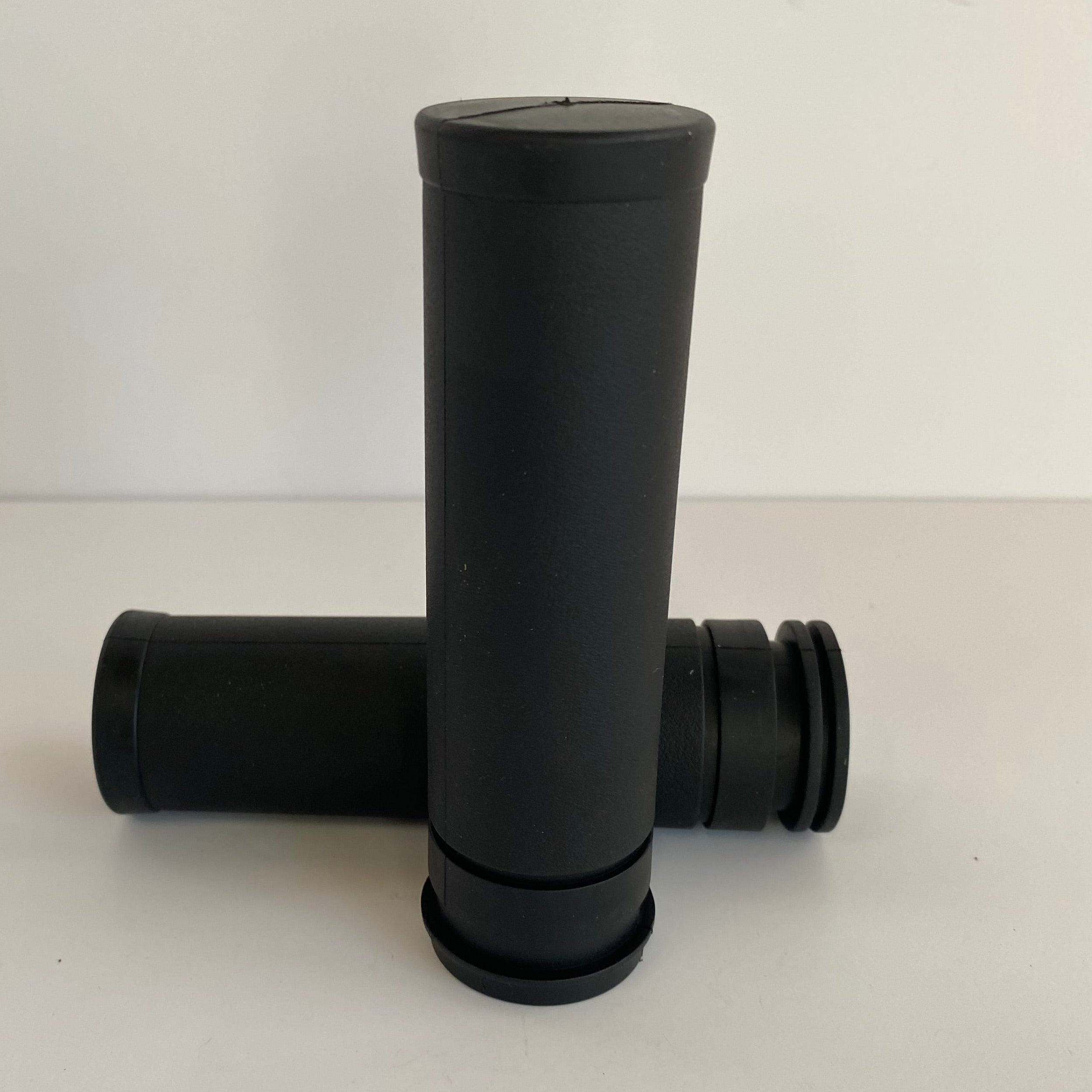 Jeu de poignées caoutchouc style OEM Harley Davidson REF Drag  0630-0463