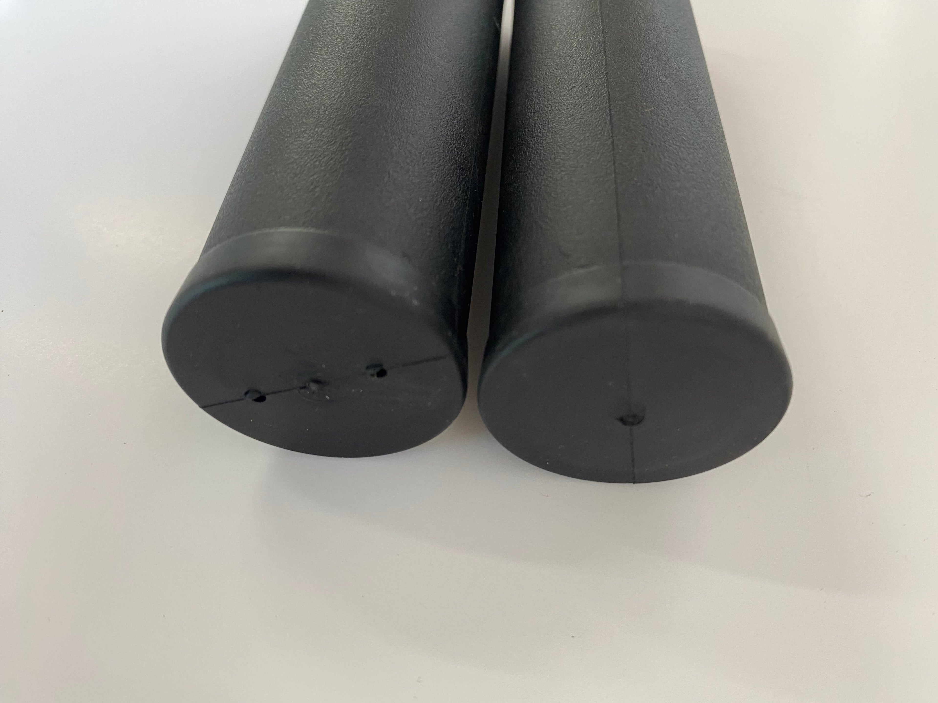 Jeu de poignées caoutchouc style OEM Harley Davidson REF Drag  0630-0463