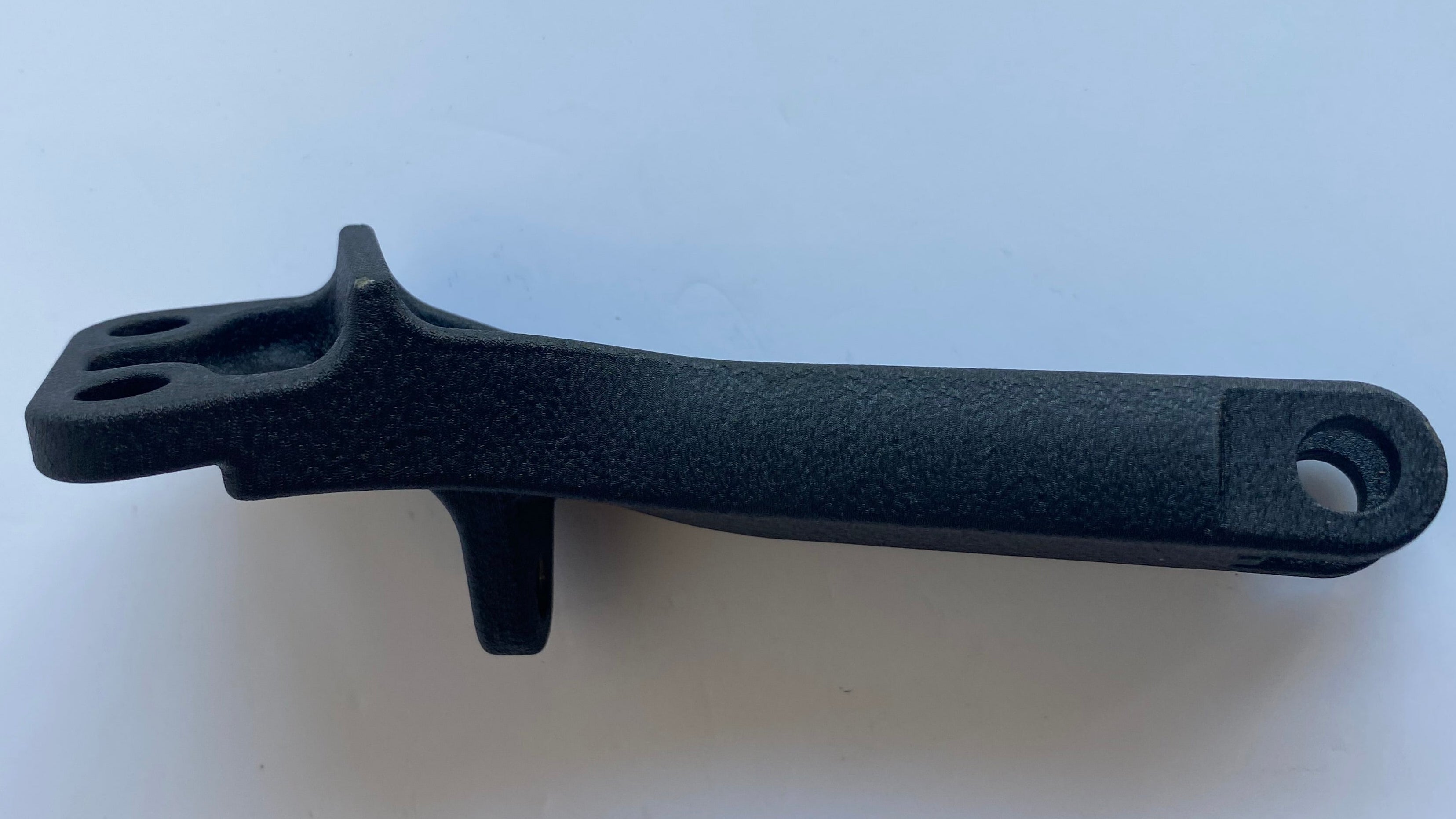 Support de cale pied passager gauche Dyna Harley Davidson REF OEM 49230-06