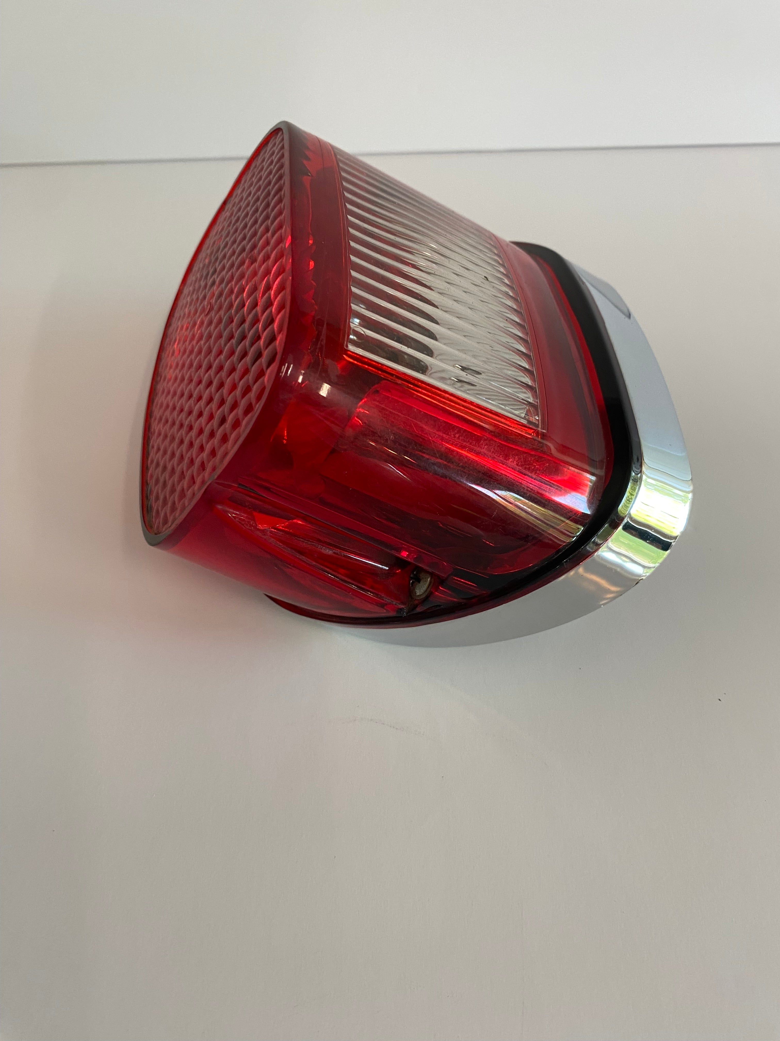 Komplettes Rücklicht Harley Davidson REF OEM: 68141-04 & 68066-99A