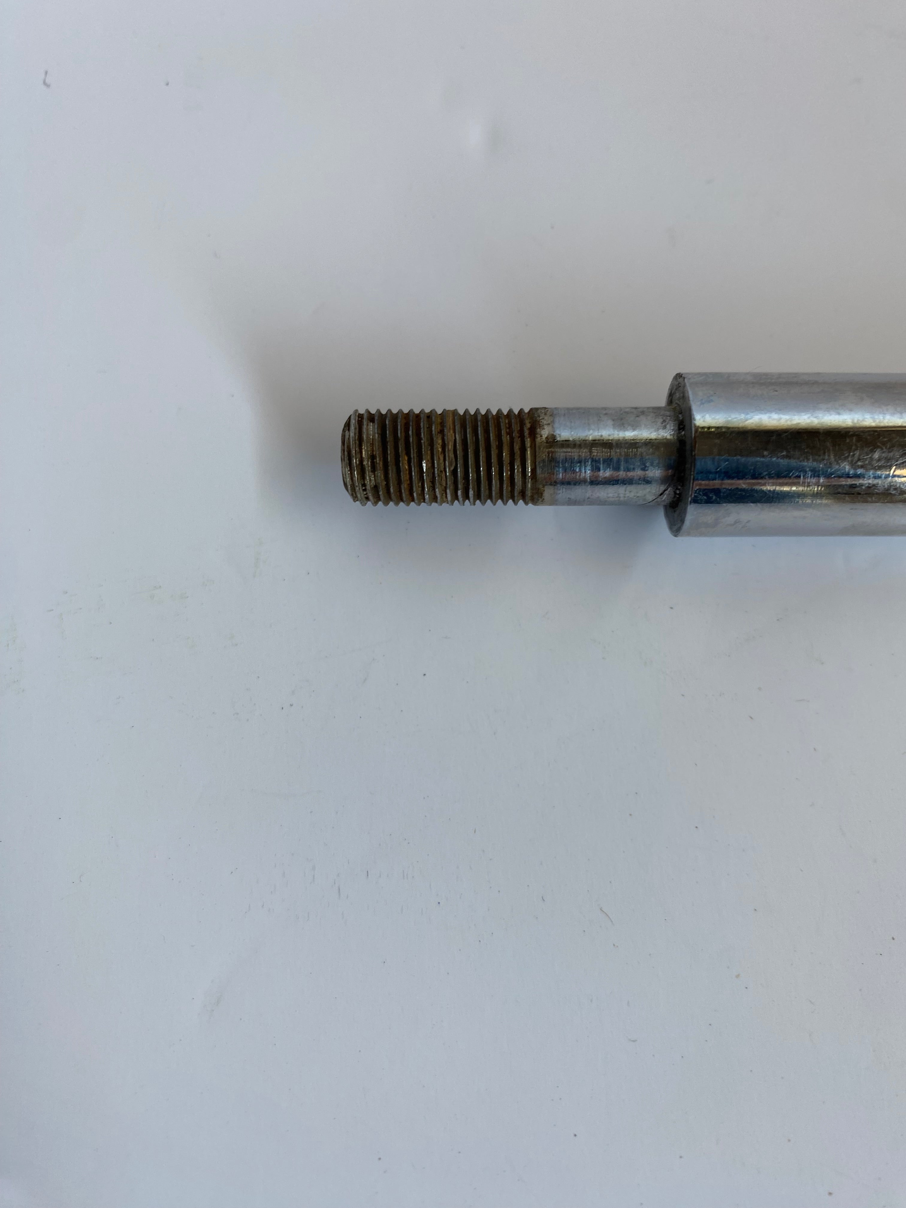 Blinkerbolzen hinten Harley Davidson REF OEM 68493-90