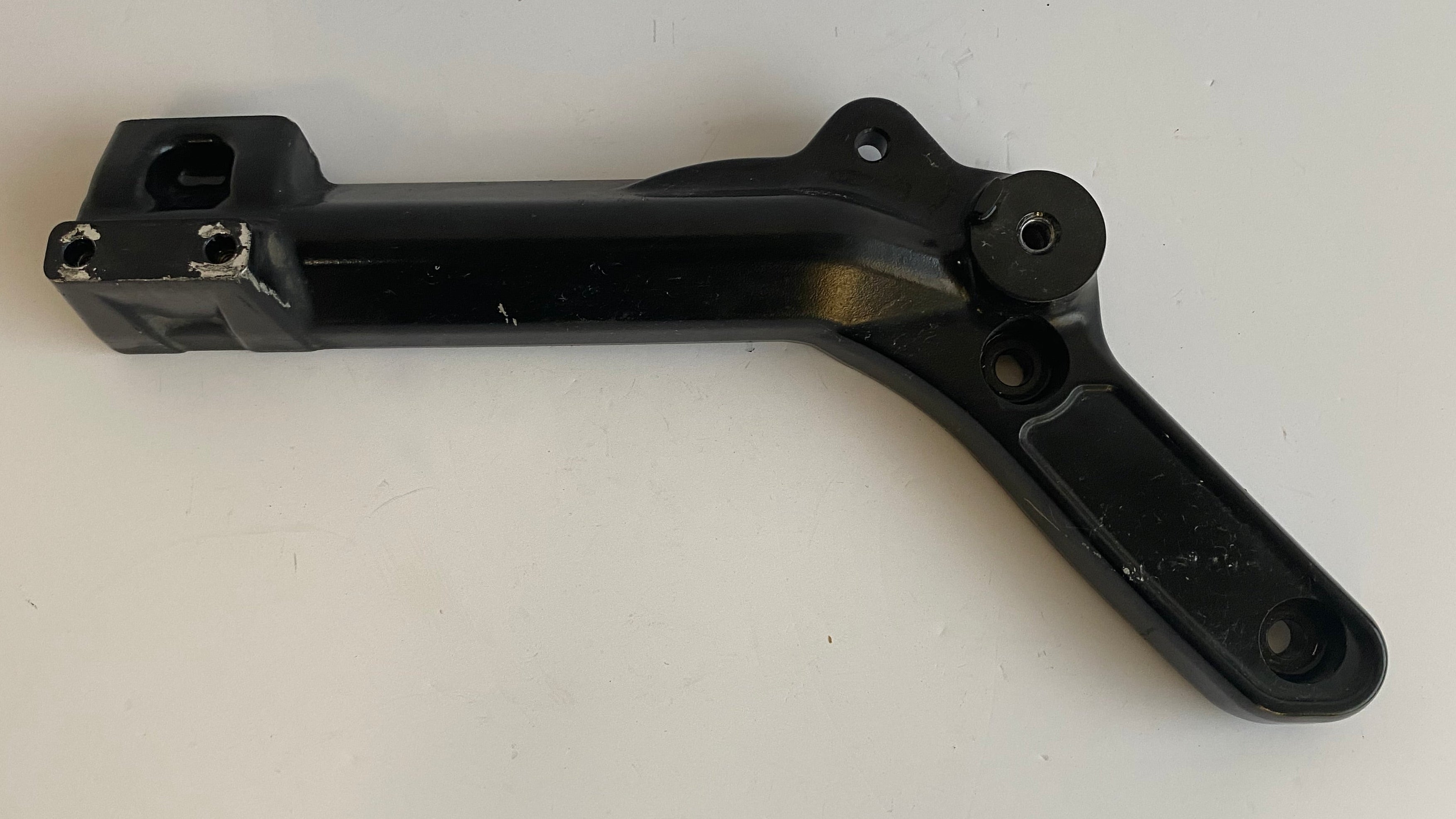 Patte de fixation silencieux échappement Softail Harley Davidson REF OEM 65500106
