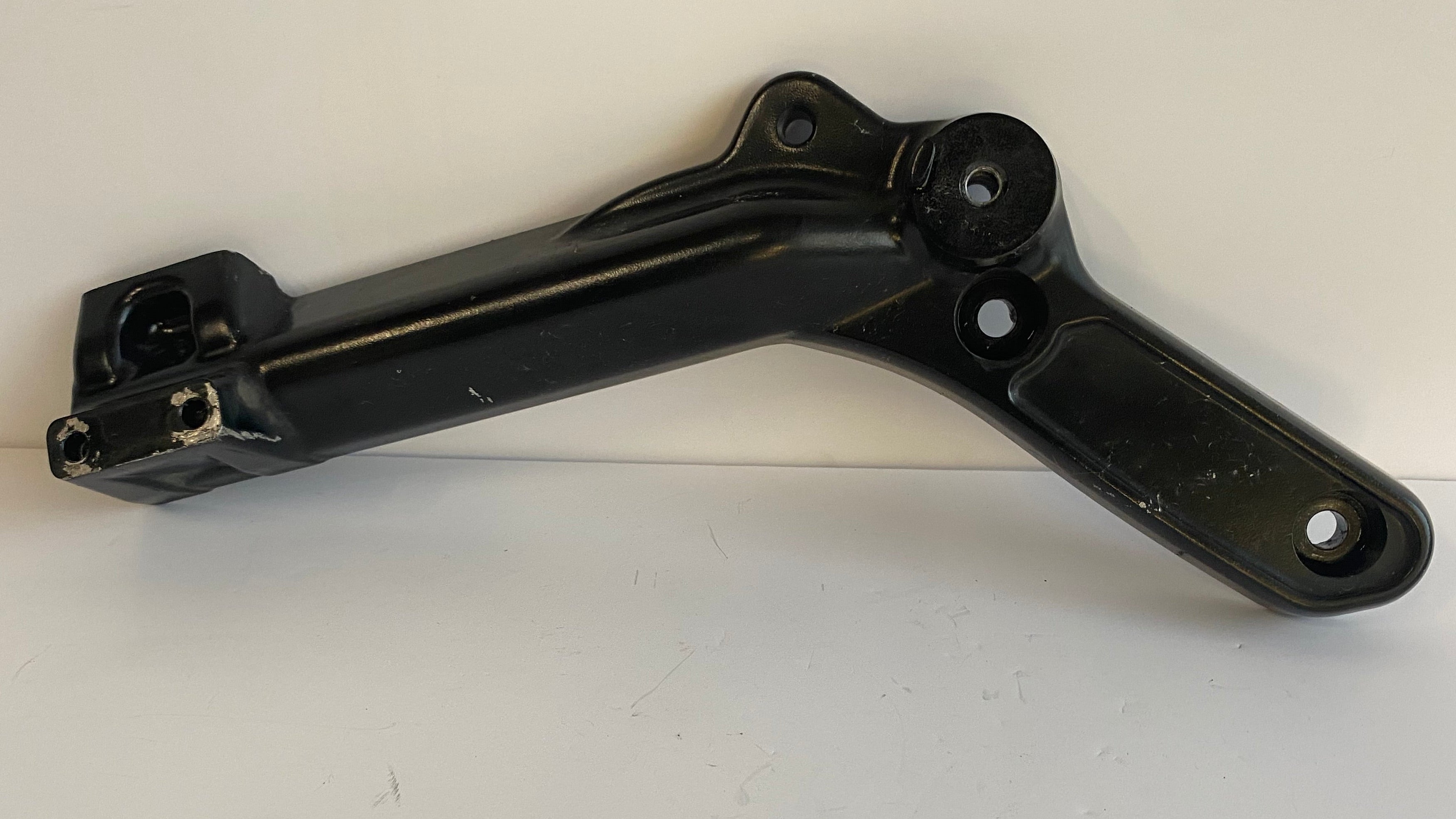 Patte de fixation silencieux échappement Softail Harley Davidson REF OEM 65500106