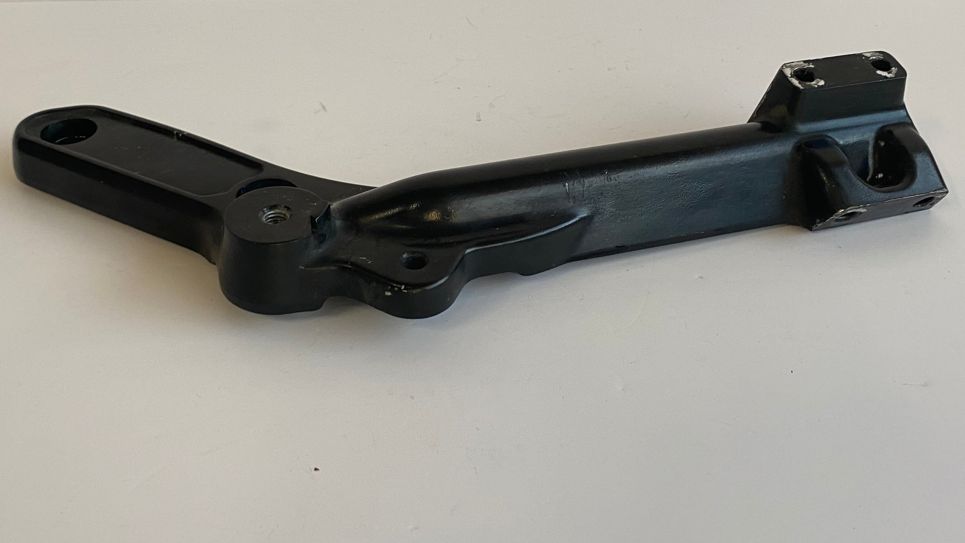 Patte de fixation silencieux échappement Softail Harley Davidson REF OEM 65500106