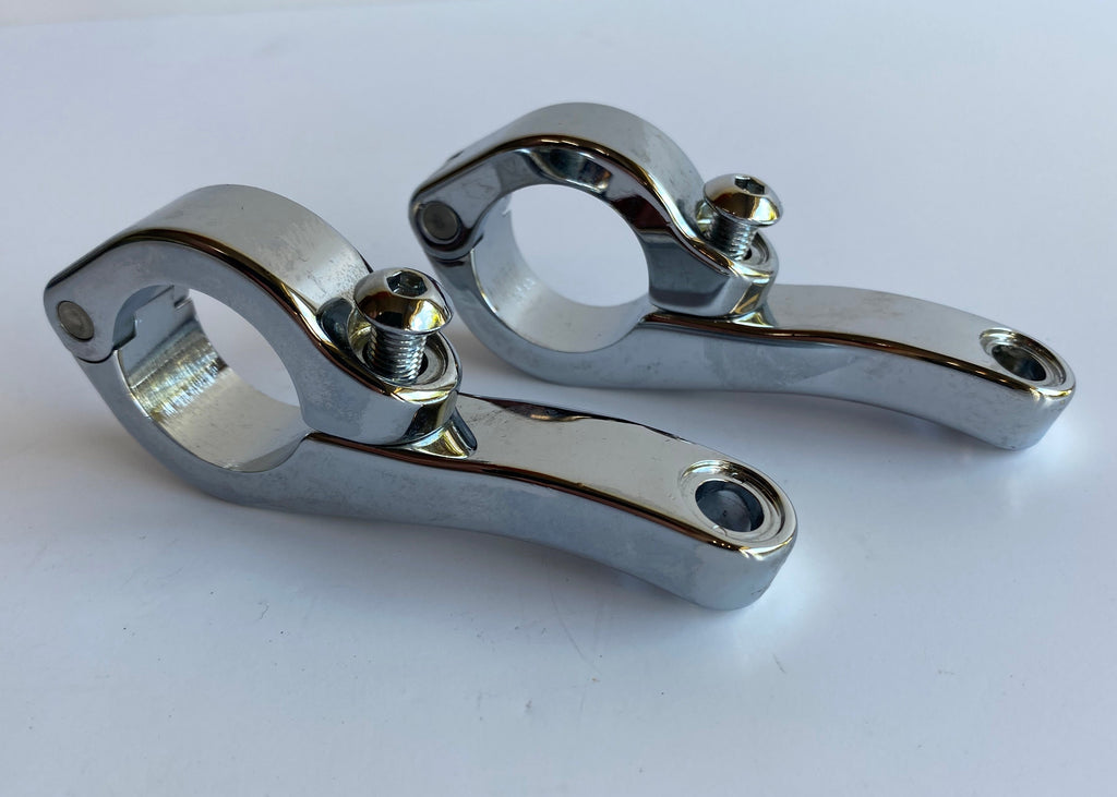 Jeu supports de fixations éclairages crash bar Touring Harley Davidson REF 68000170