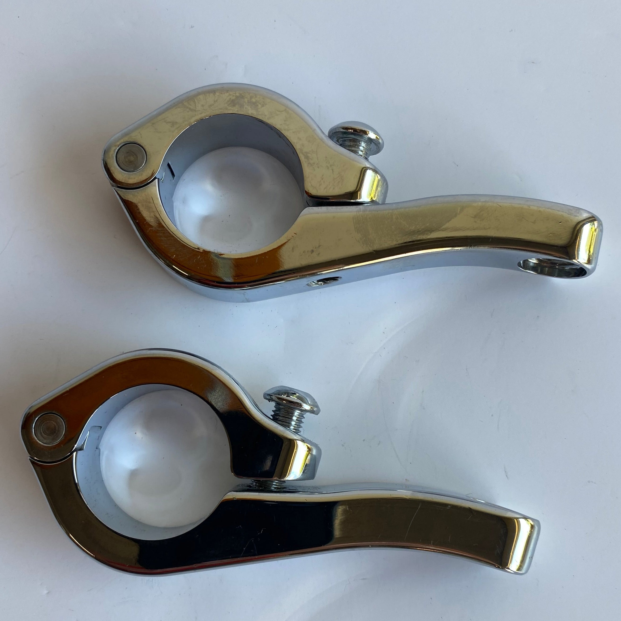 Jeu supports de fixations éclairages crash bar Touring Harley Davidson REF 68000170