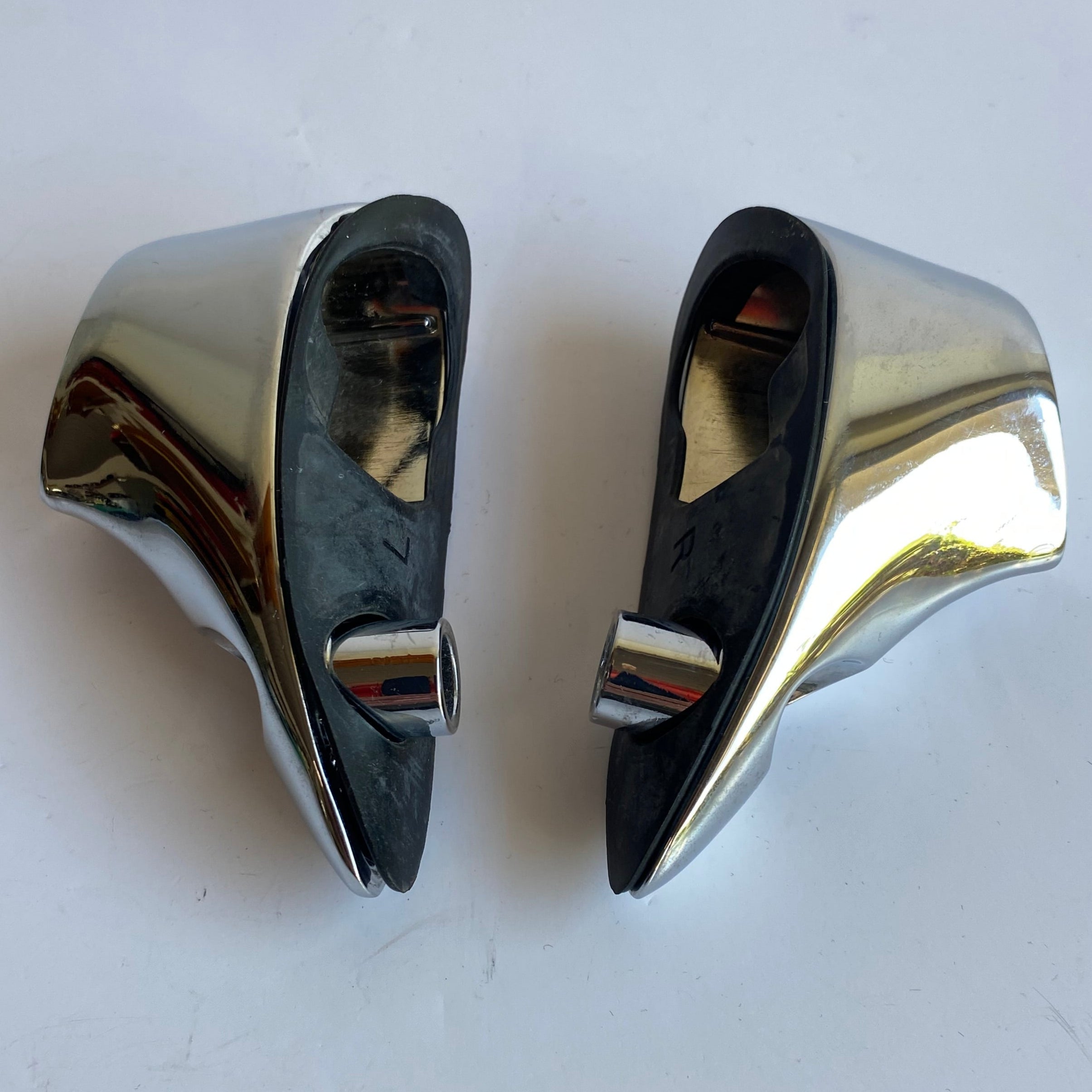 Jeu supports de clignotants avant Road Glide Harley Davidson REF OEM 67800299 & 67800300