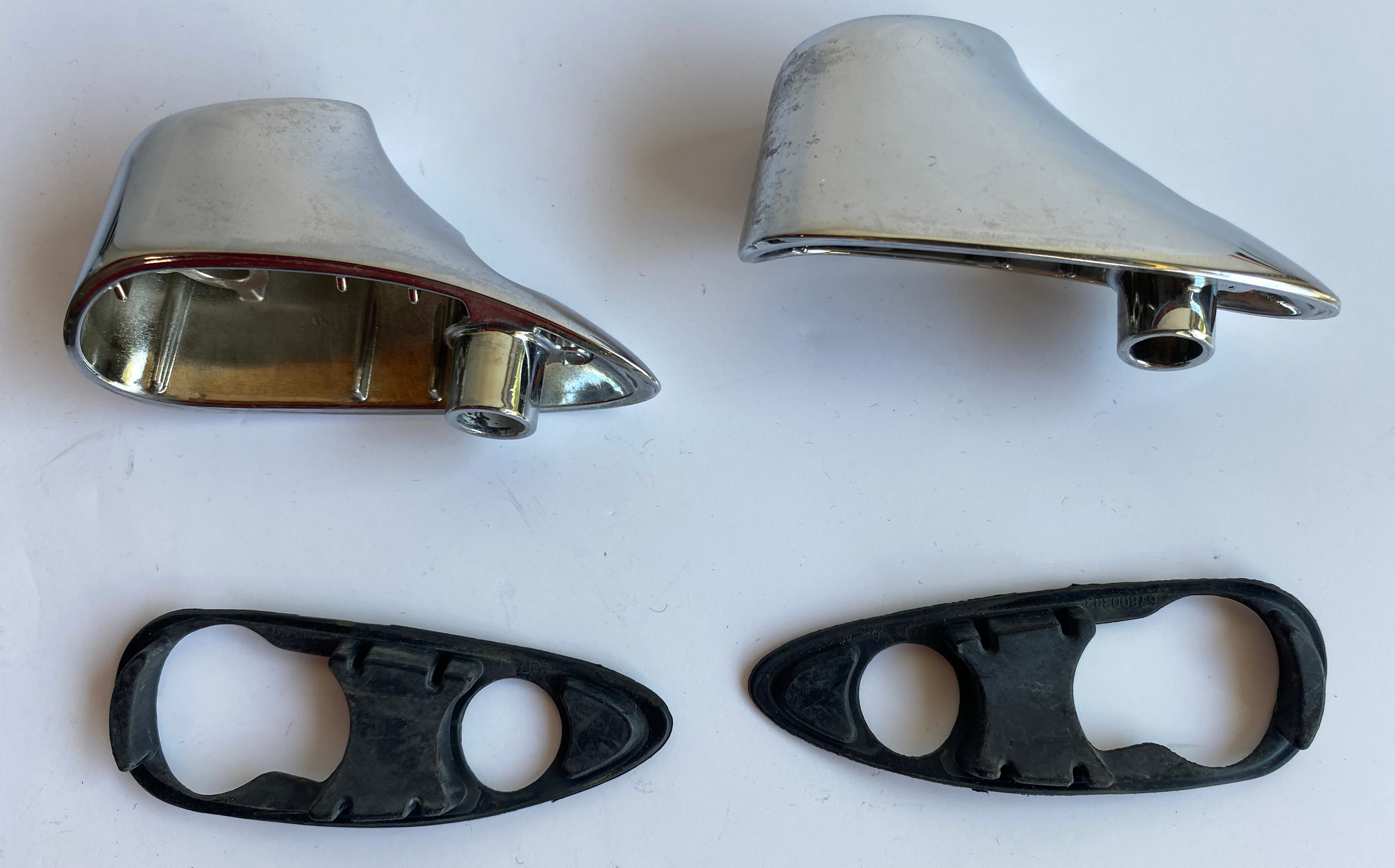 Jeu supports de clignotants avant Road Glide Harley Davidson REF OEM 67800299 & 67800300