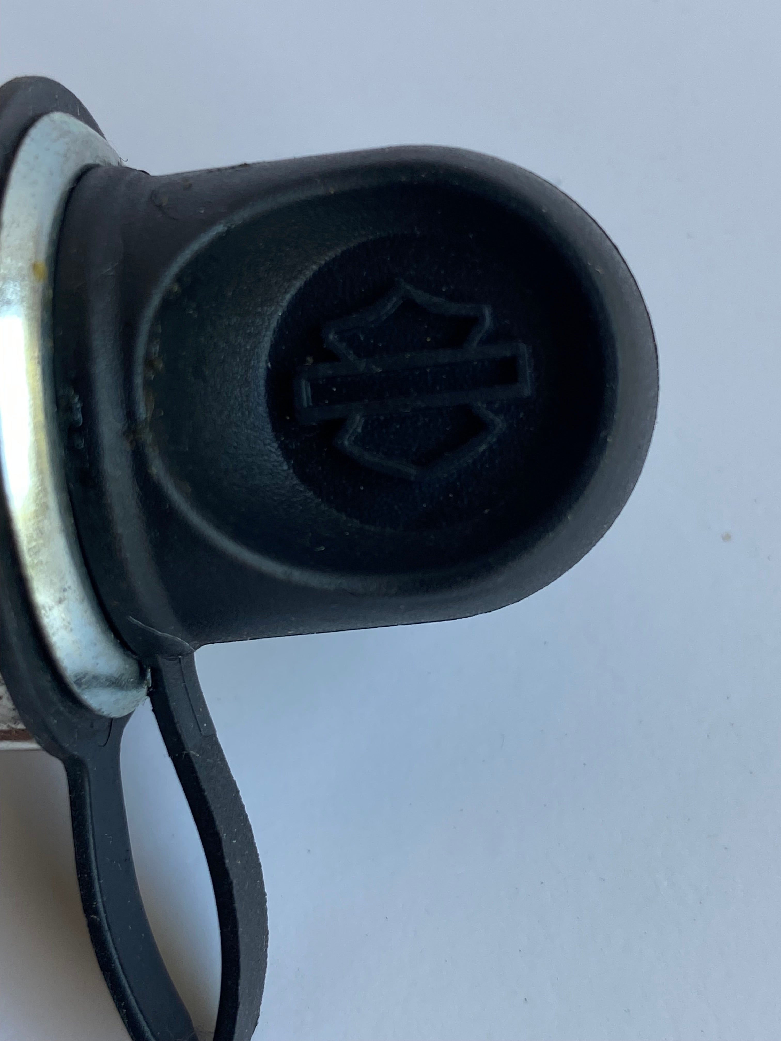 Cigarette lighter socket 12 volts Touring Harley Davidson REF OEM 69200170