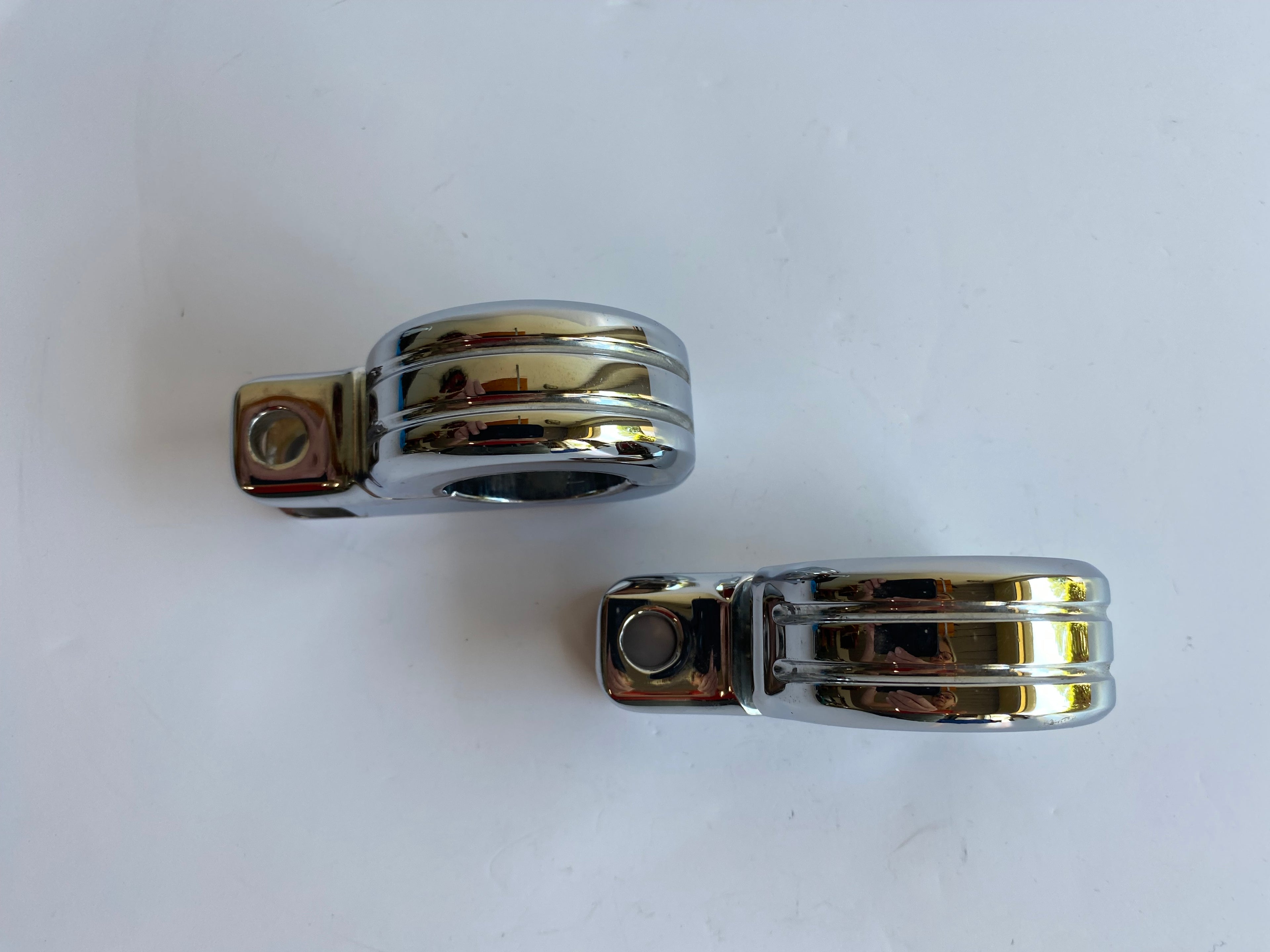 Jeu de supports de cales pieds autoroute Touring Harley Davidson REF 50957-02B