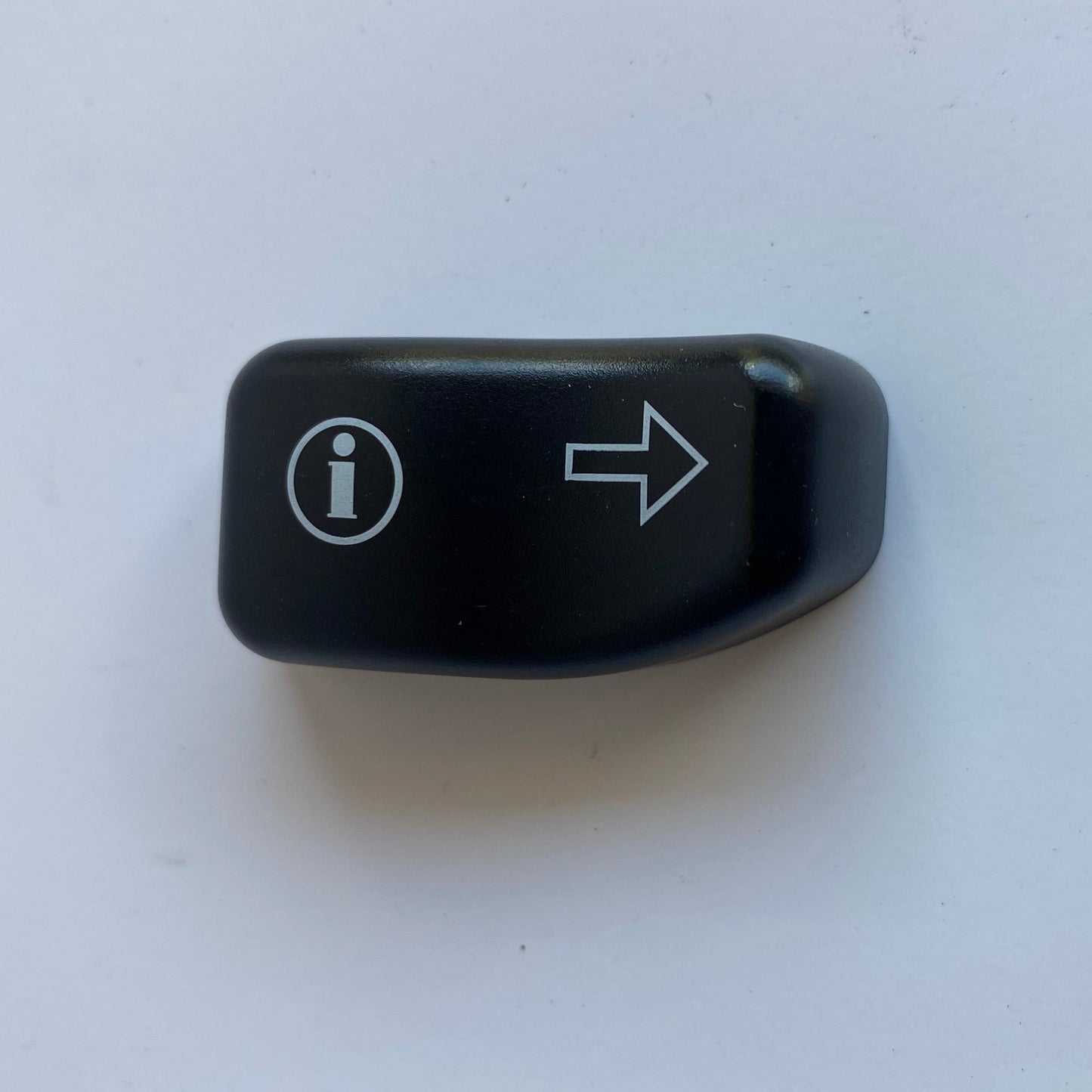 Cache bouton de clignotant droit Touring Harley Davidson REF OEM 7150063