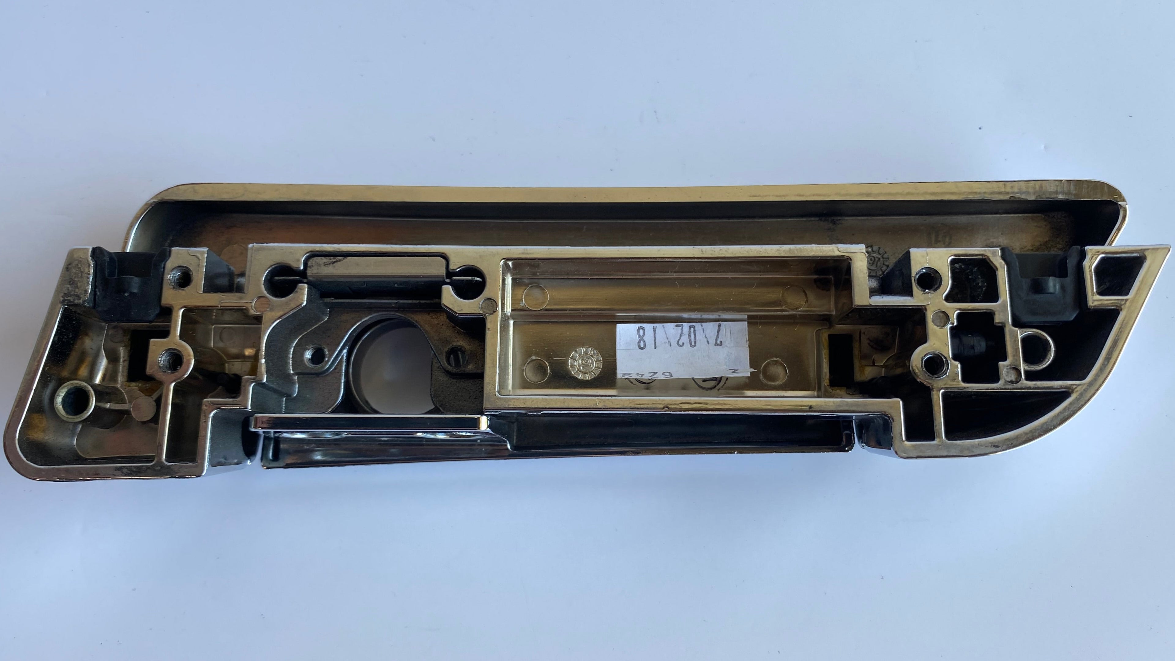 Poignée fermeture Tour Pak Chromé Harley Davidson REF OEM 53000138