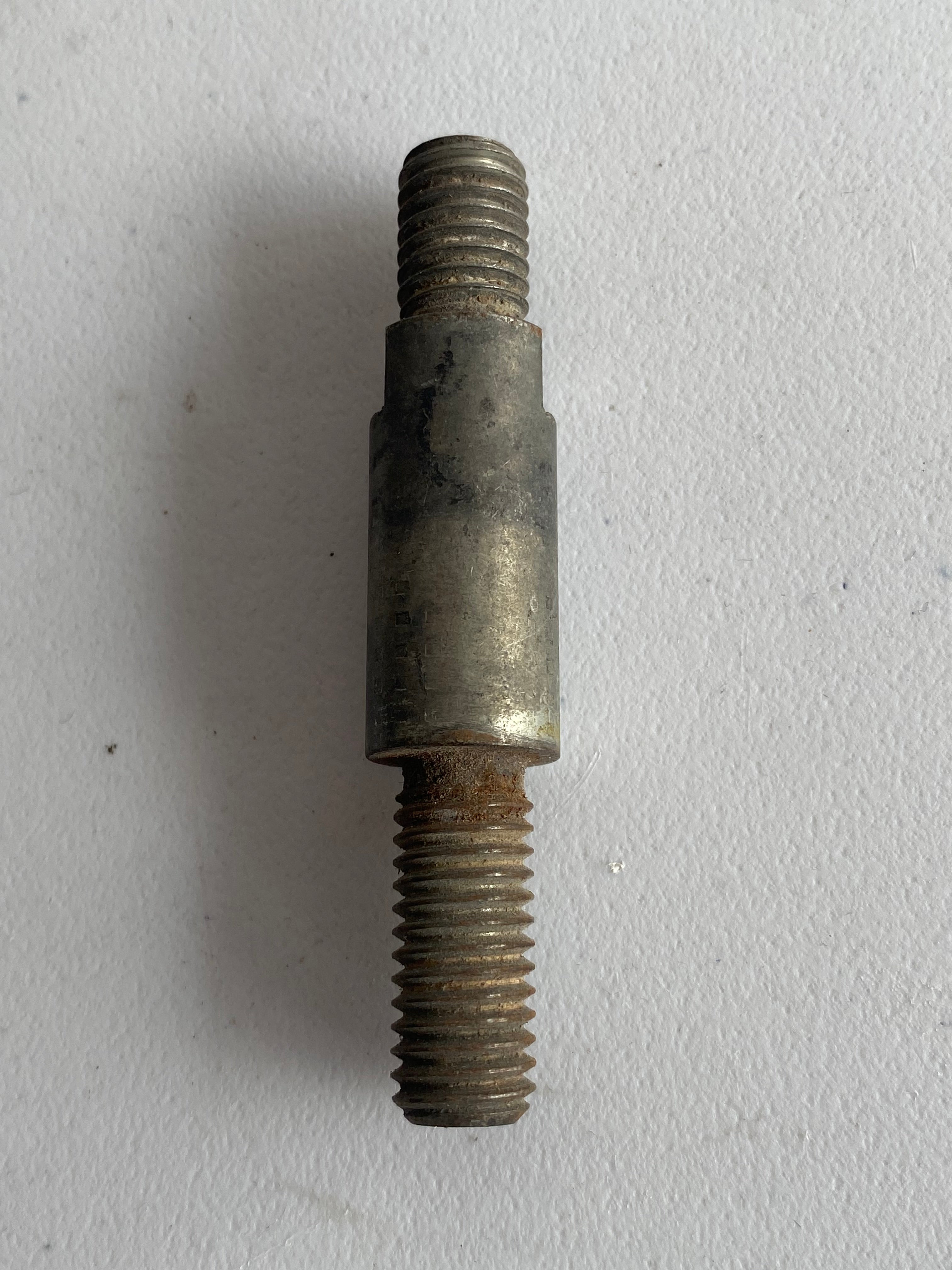 Goujon de risers Harley Davidson REF OEM : 56105-84