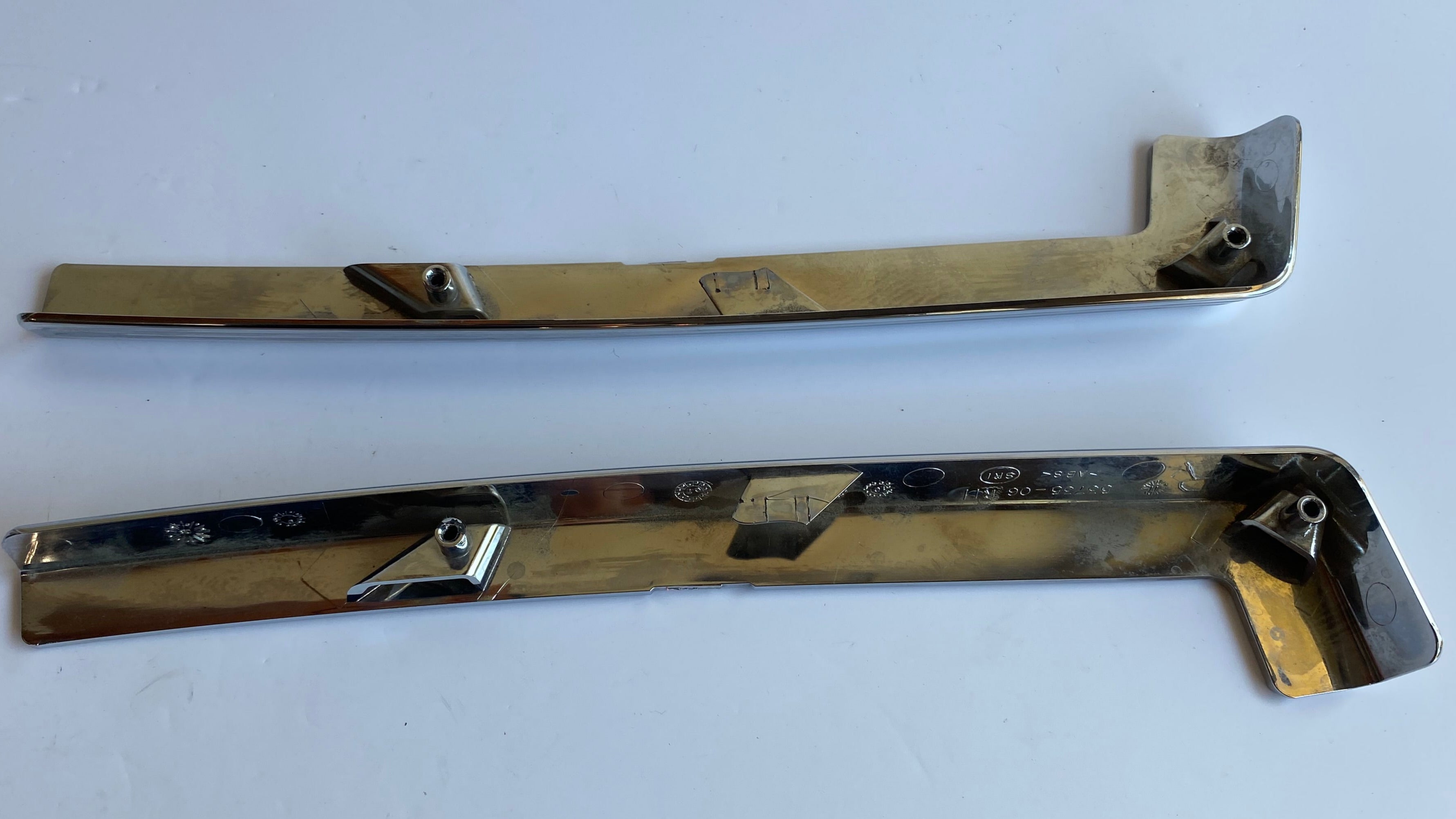 Jeu de caches chromés Tour Pak Touring Harley Davidson REF 53734-06 & 53735-06