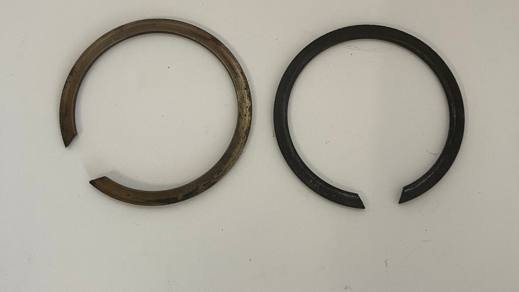 Jeu de 2 clips de brides échappement Harley Davidson REF OEM 65325-83A