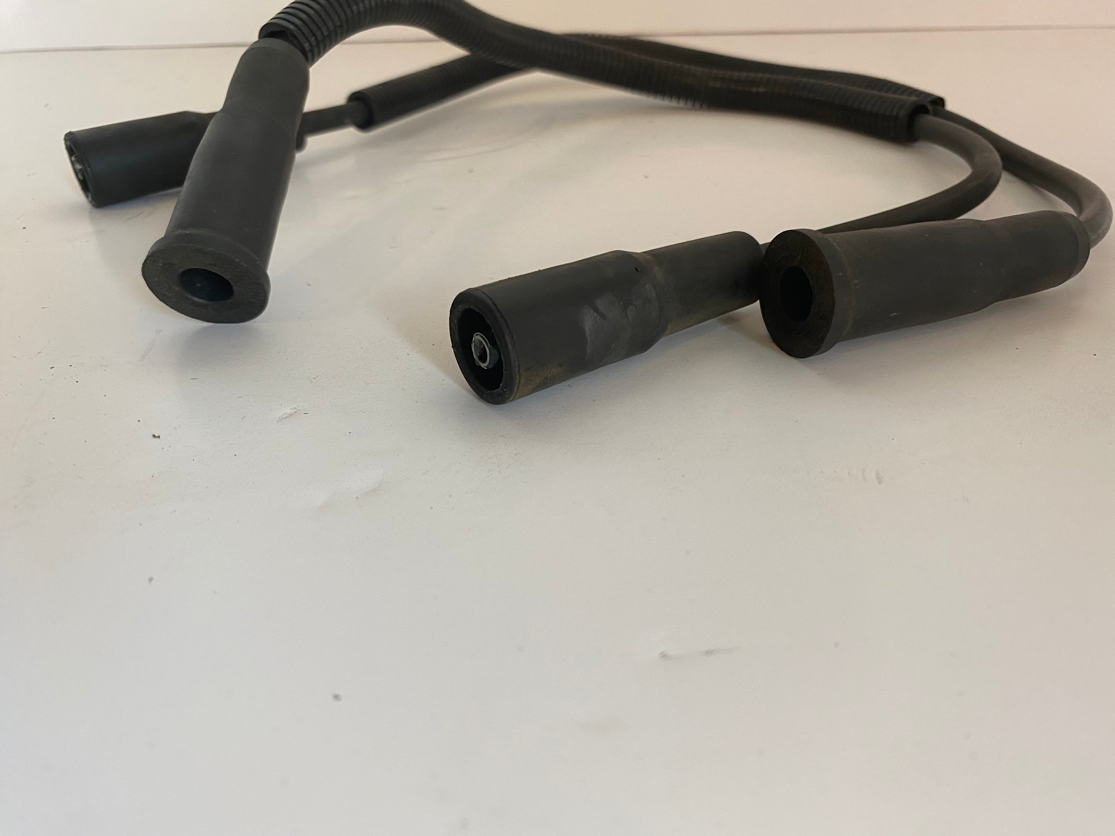 Jeu de 2 fils de bougies allumage Sportster Harley Davidson REF OEM 31996-04