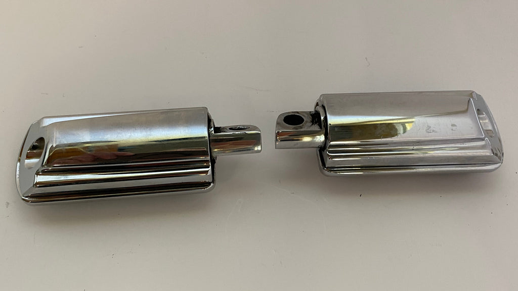 Jeu de cale pieds chromé et caoutchouc Harley Davidson REF OEM 50130-95A