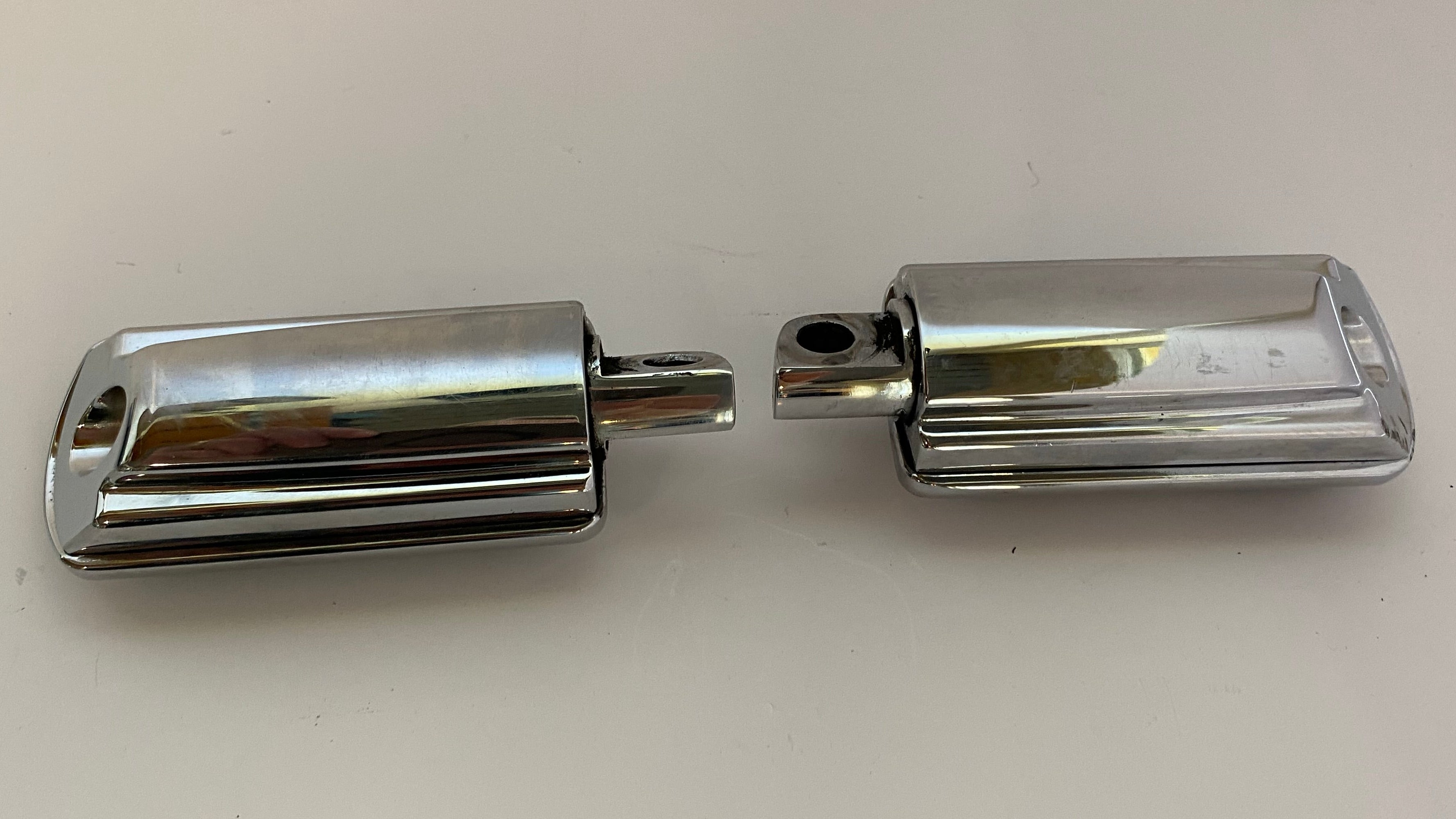 Jeu de cale pieds chromé et caoutchouc Harley Davidson REF OEM 50130-95A