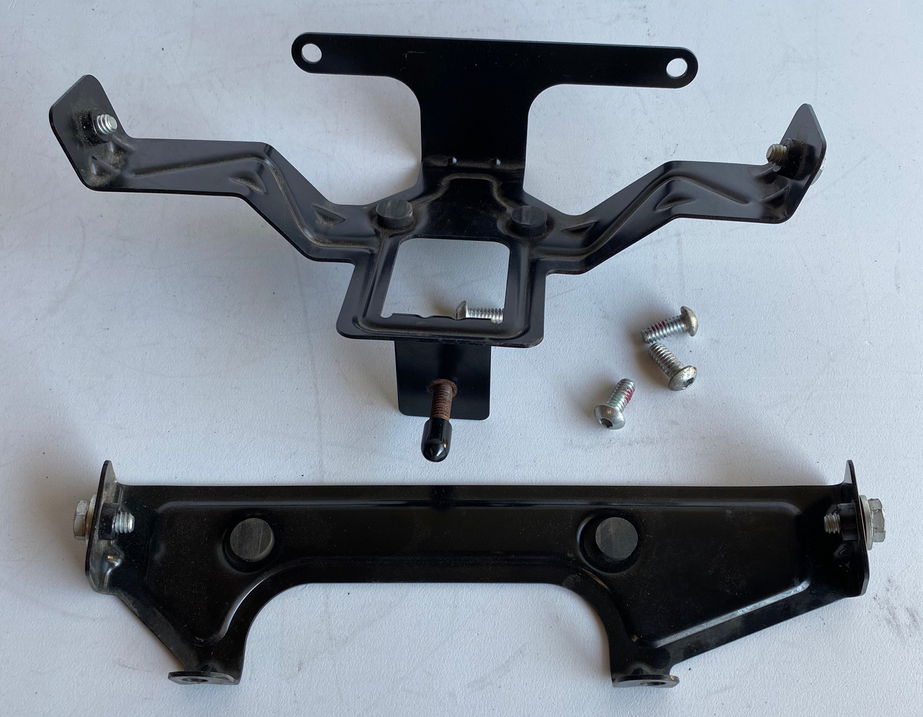Support amplificateur Touring CVO Boom audio Harley Davidson REF OEM 7600558A & 7600556