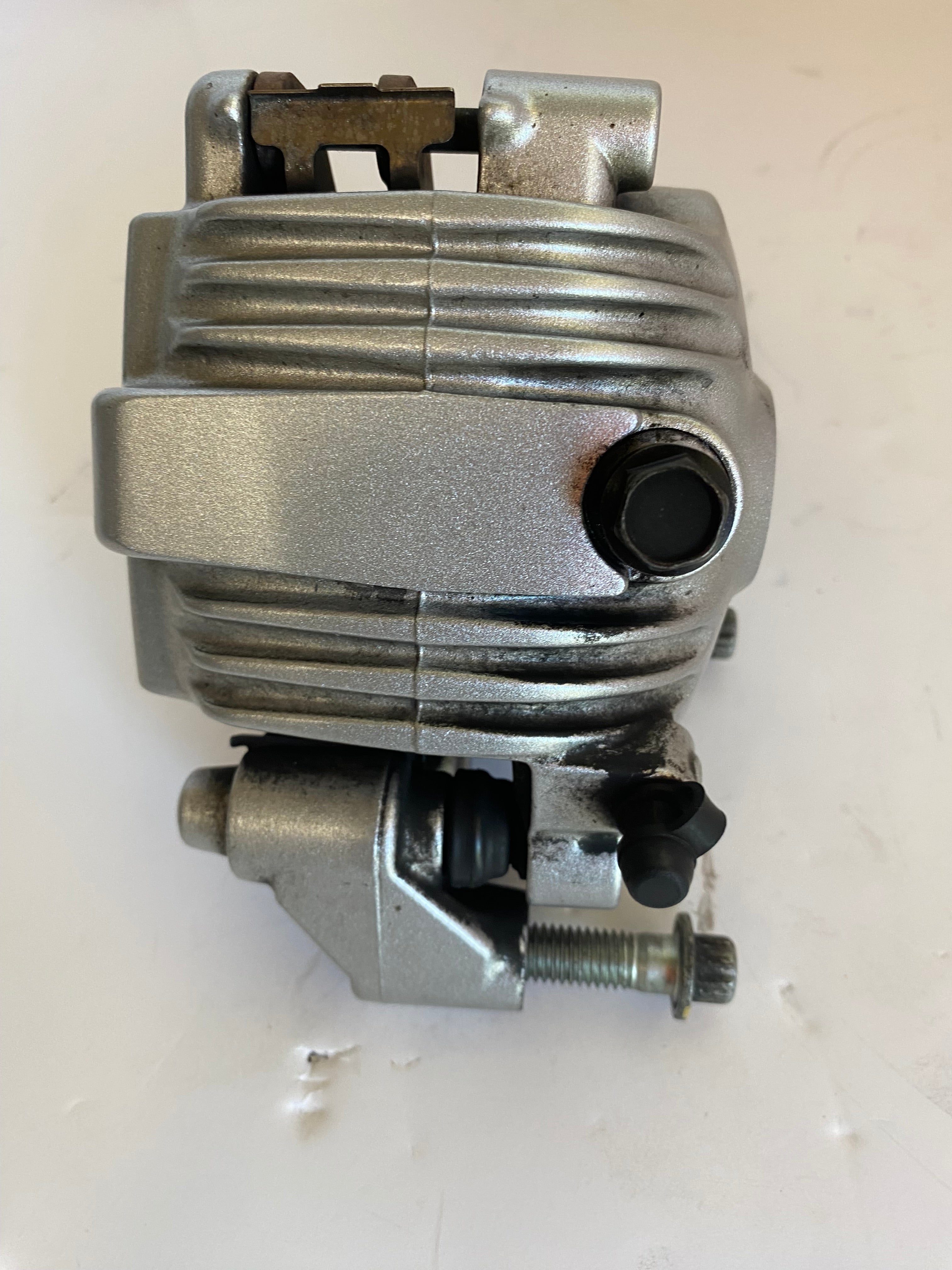 Etrier de frein avant Sportster Harley Davidson REF OEM 44121-04A